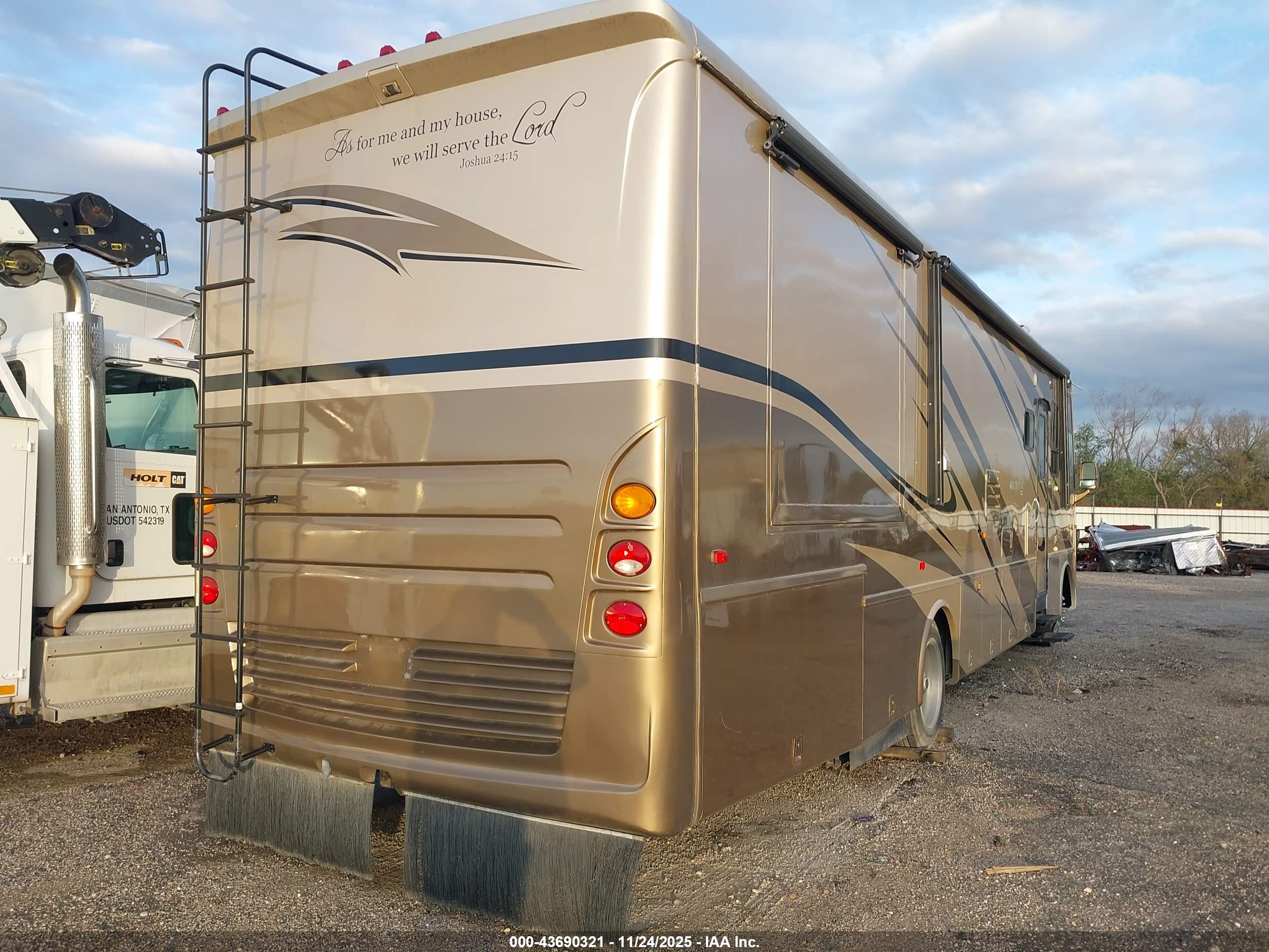 FREIGHTLINER CHASSIS image 4