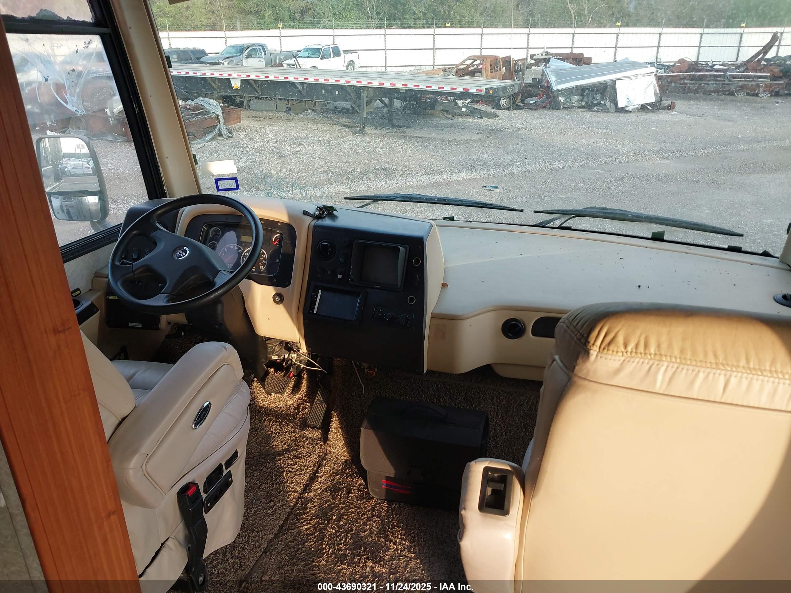 FREIGHTLINER CHASSIS image 5