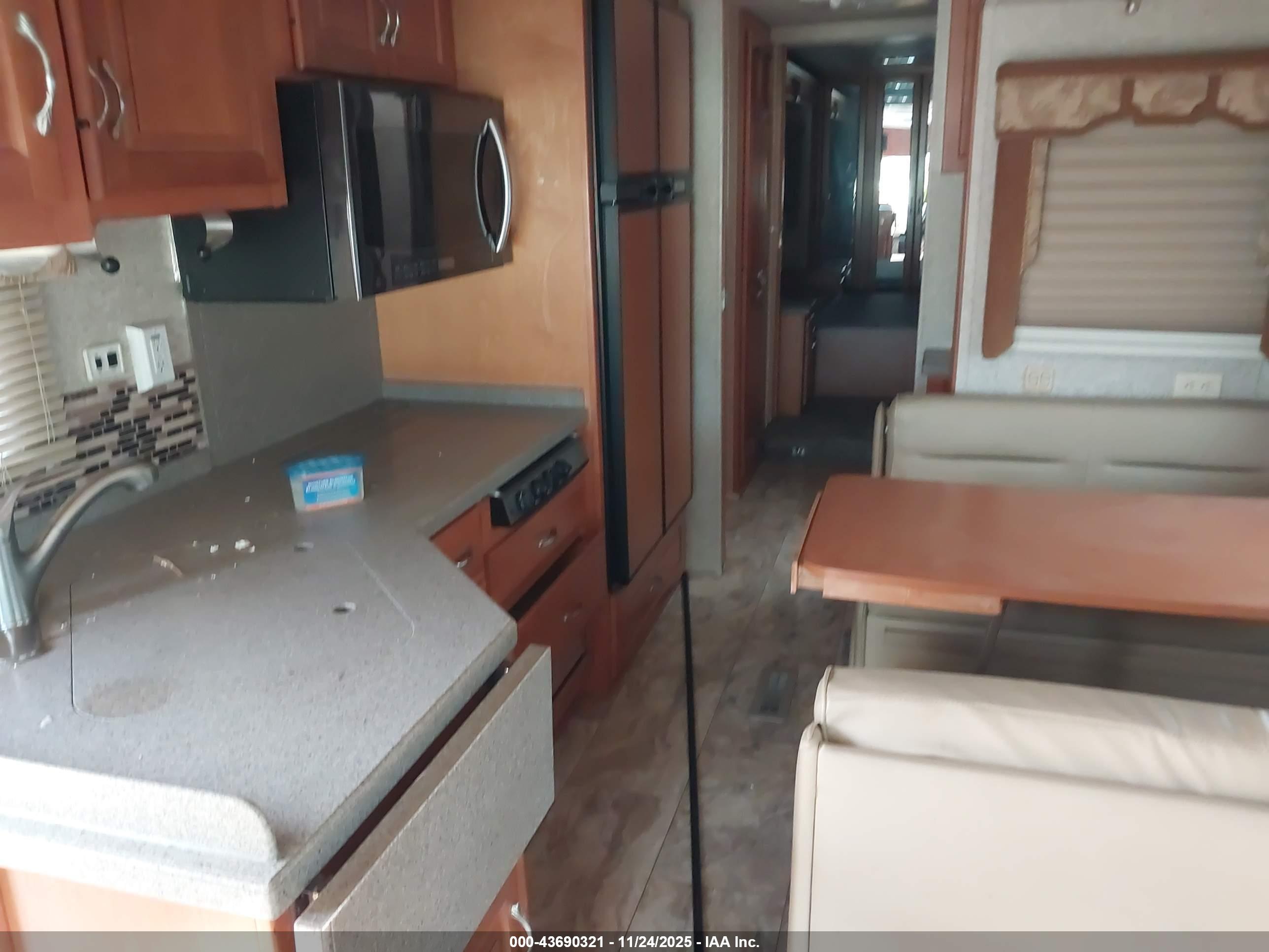 FREIGHTLINER CHASSIS image 8