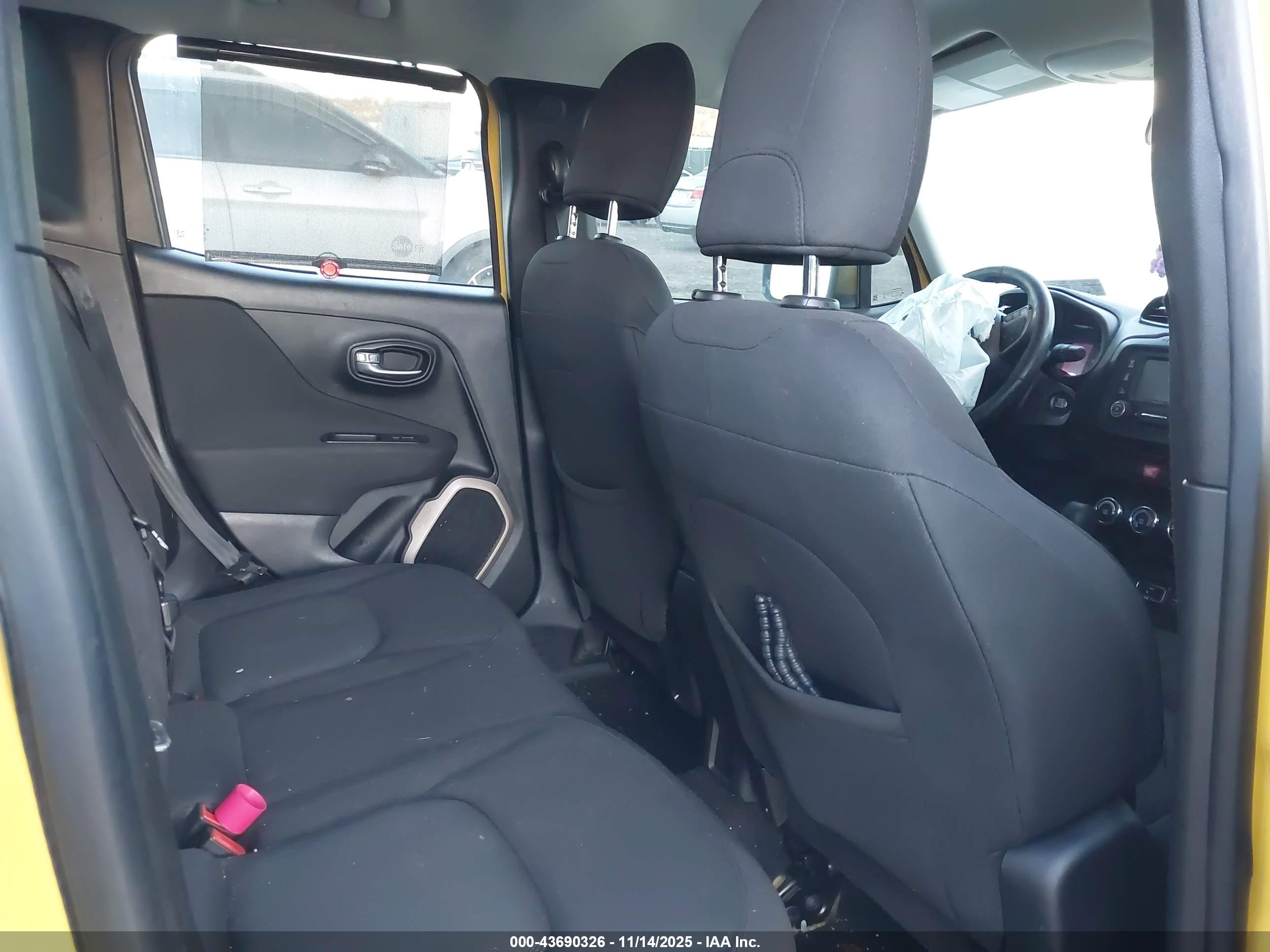 JEEP RENEGADE image 8