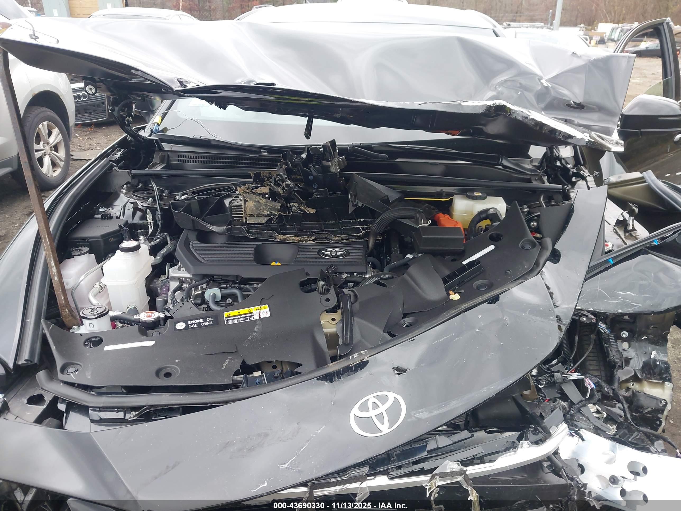 TOYOTA CROWN image 10