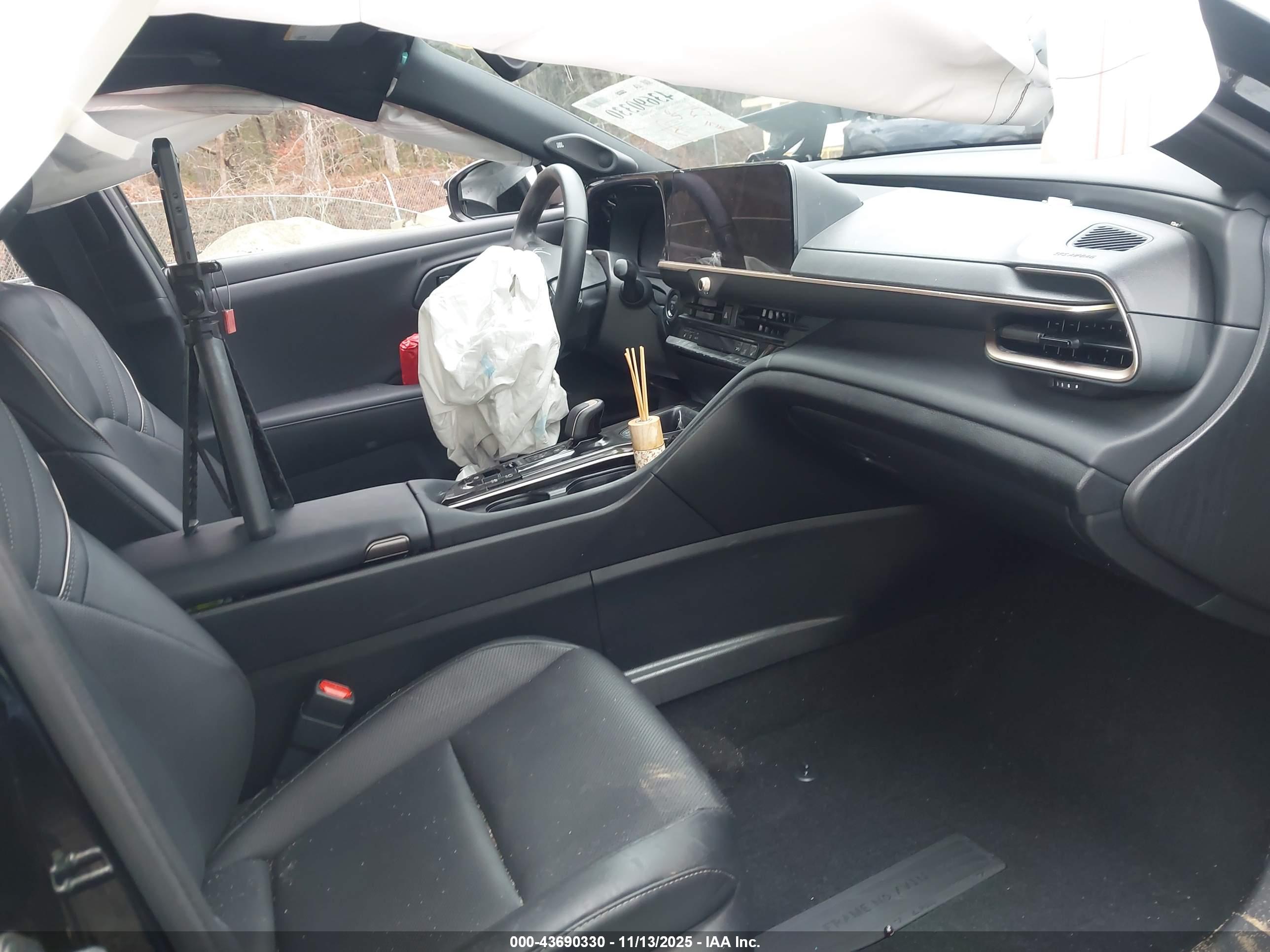 TOYOTA CROWN image 5