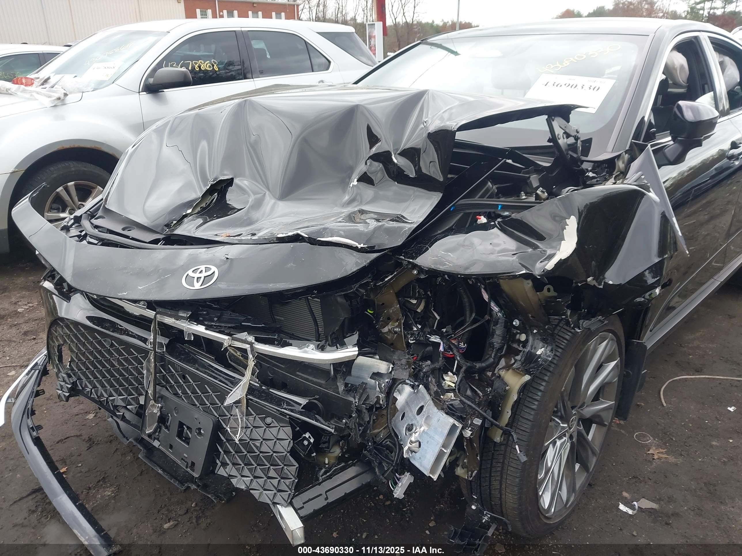 TOYOTA CROWN image 6