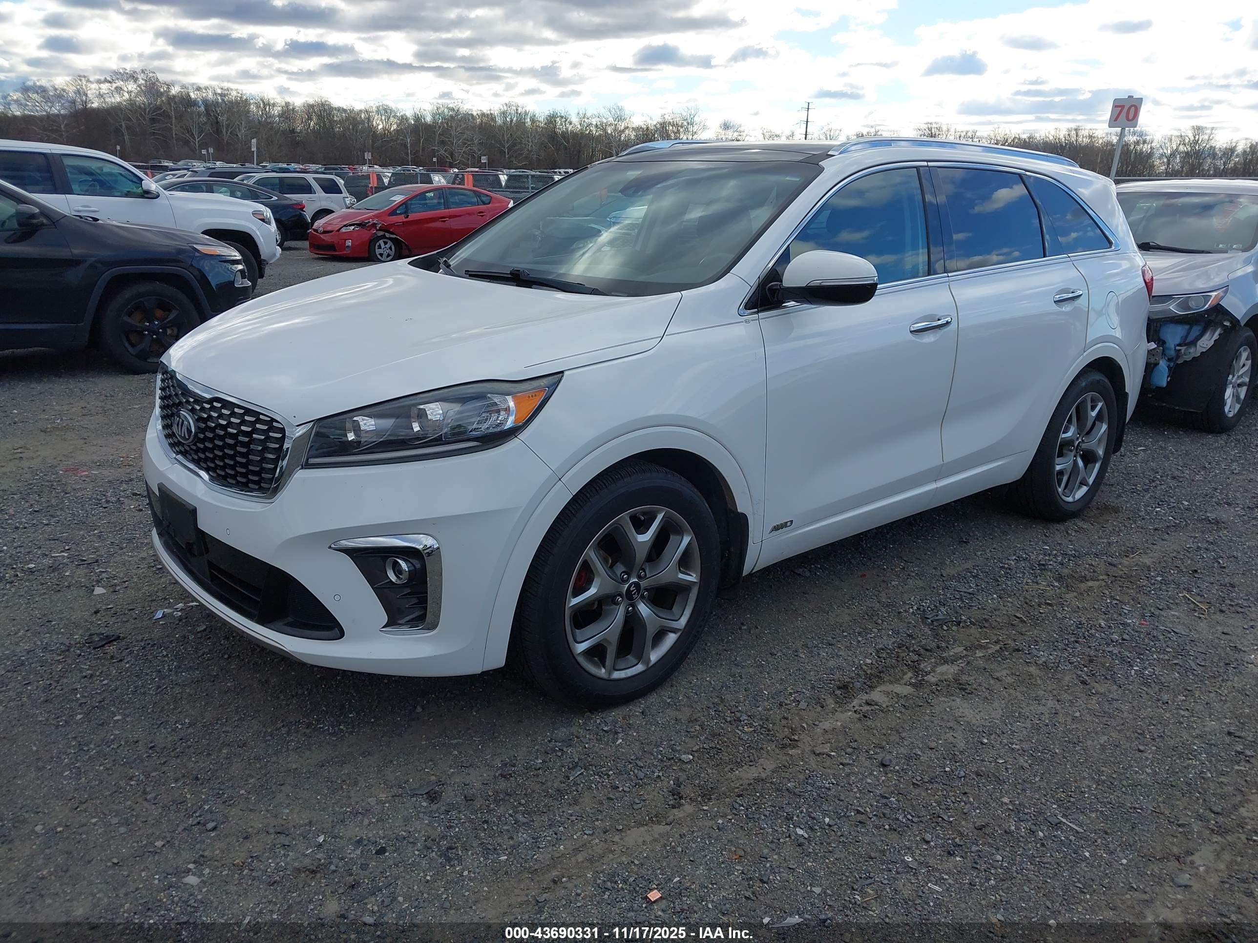 KIA SORENTO image 2