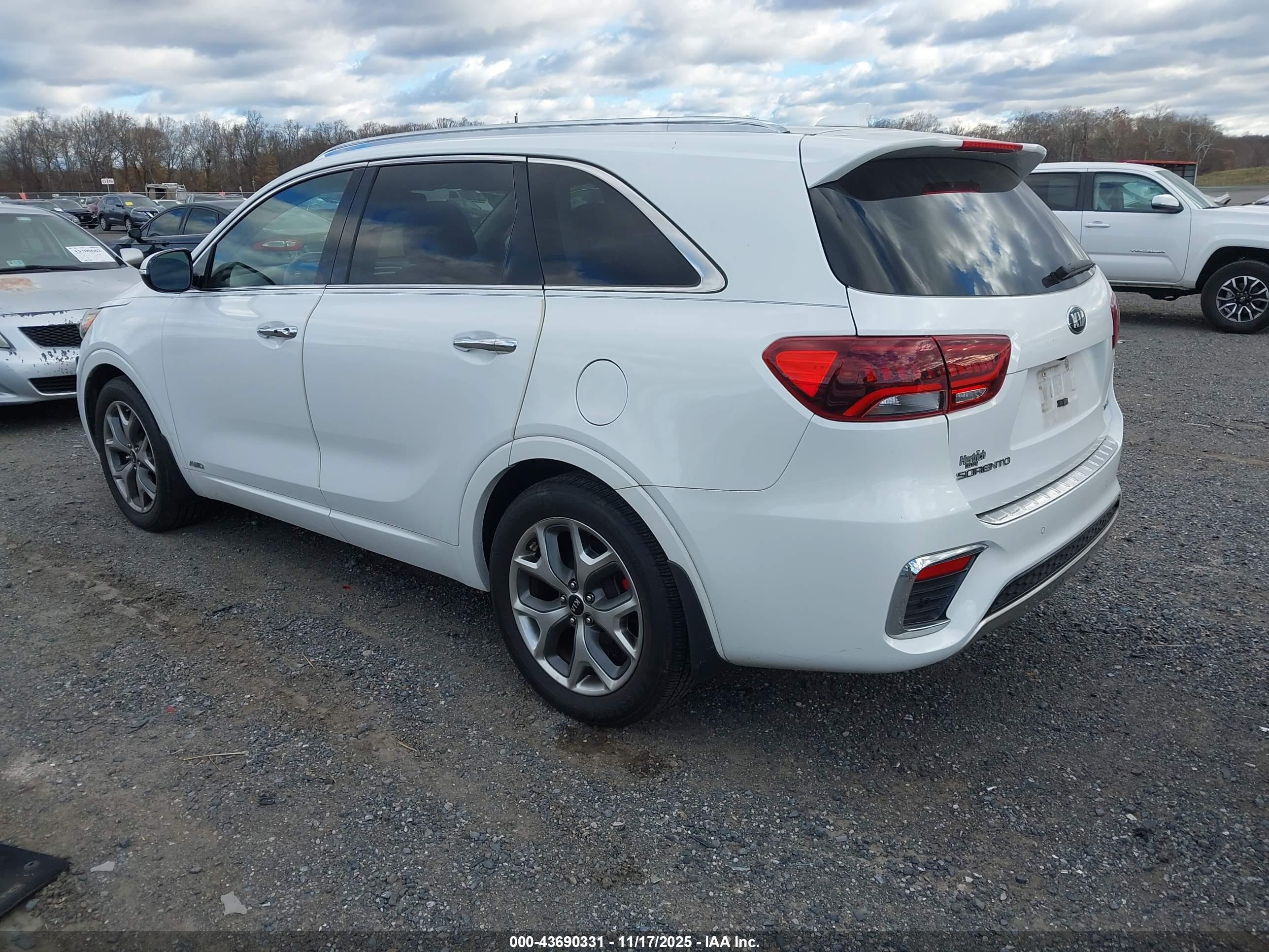 KIA SORENTO image 3