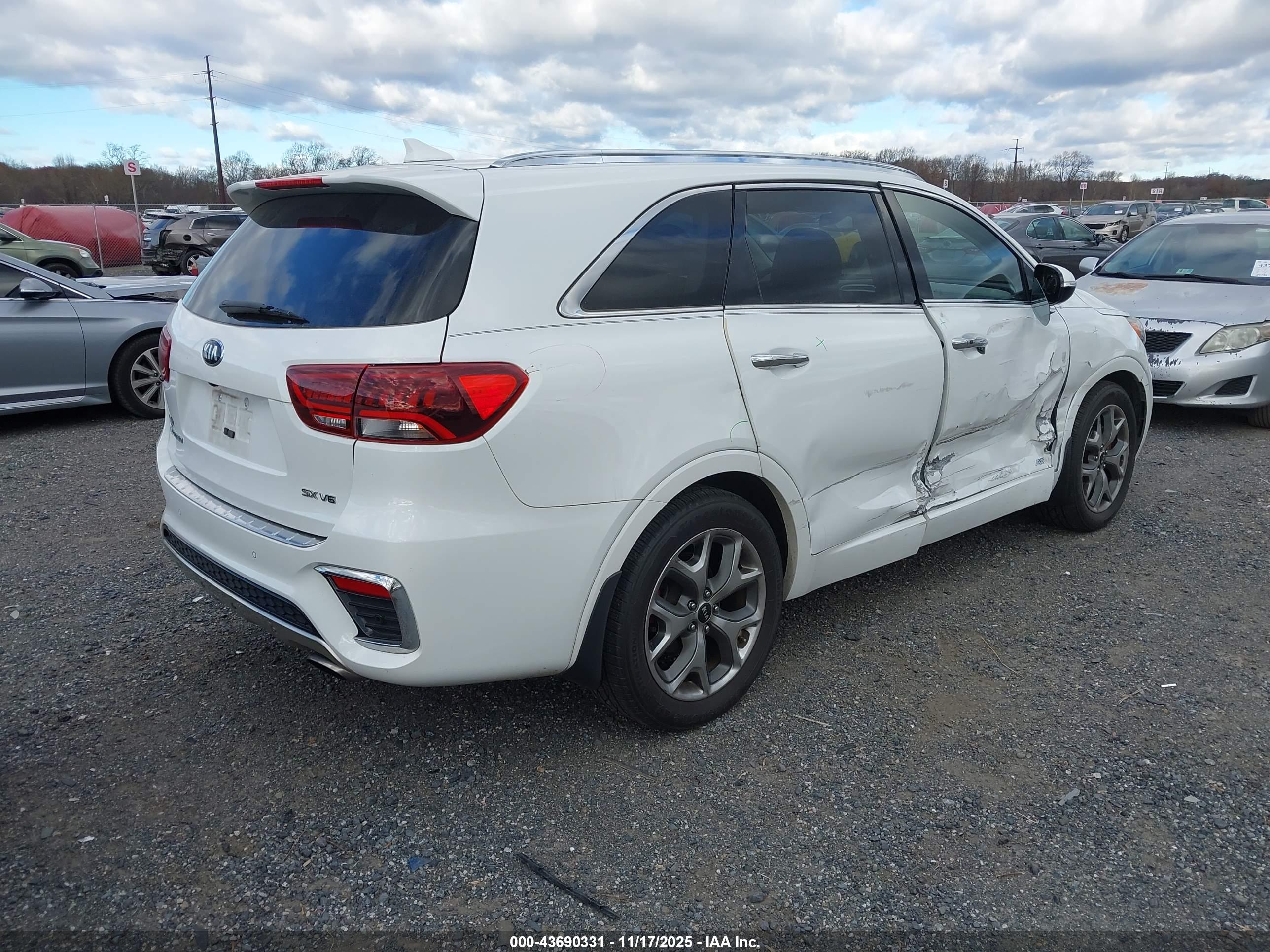 KIA SORENTO image 4