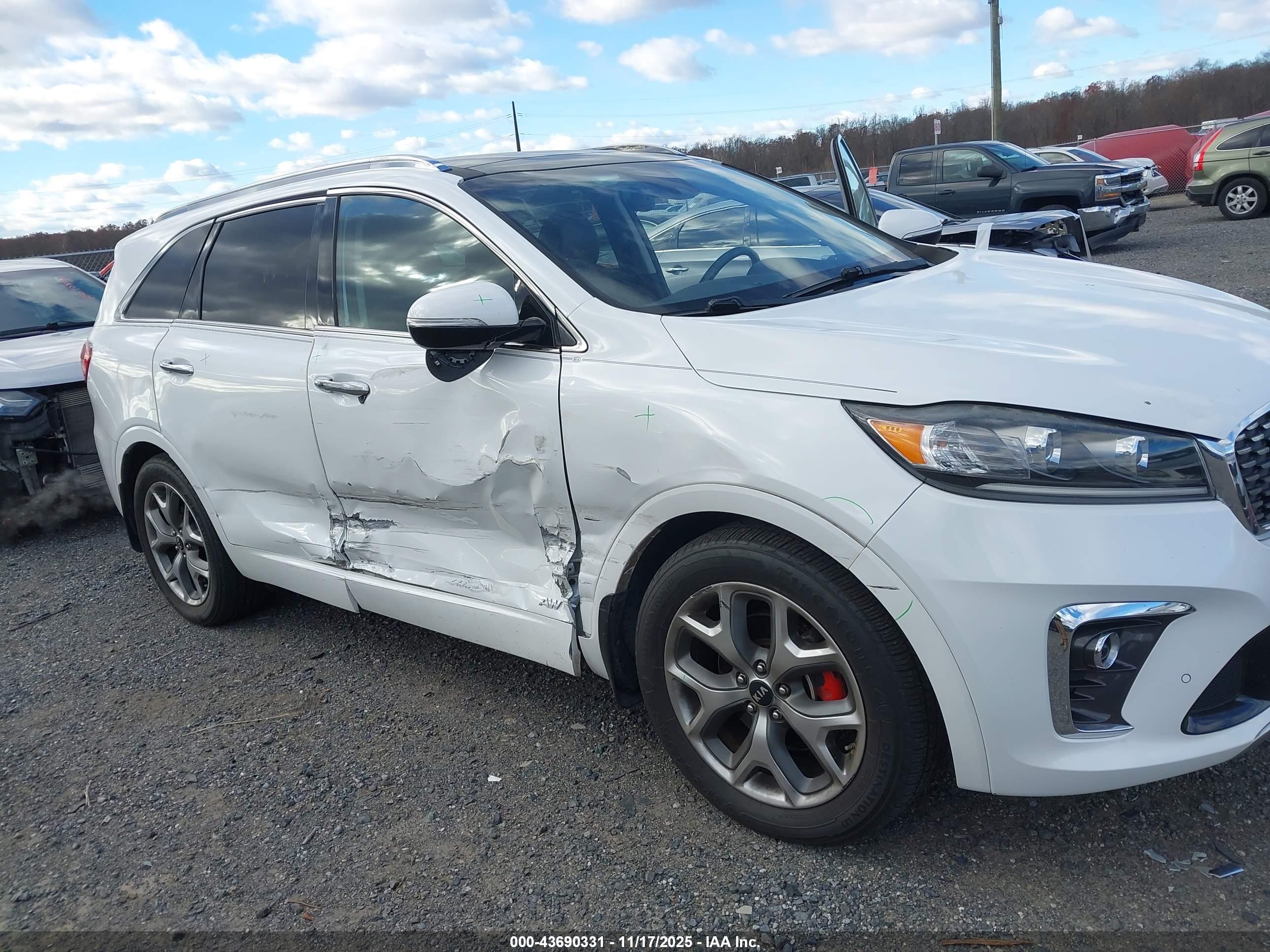 KIA SORENTO image 6