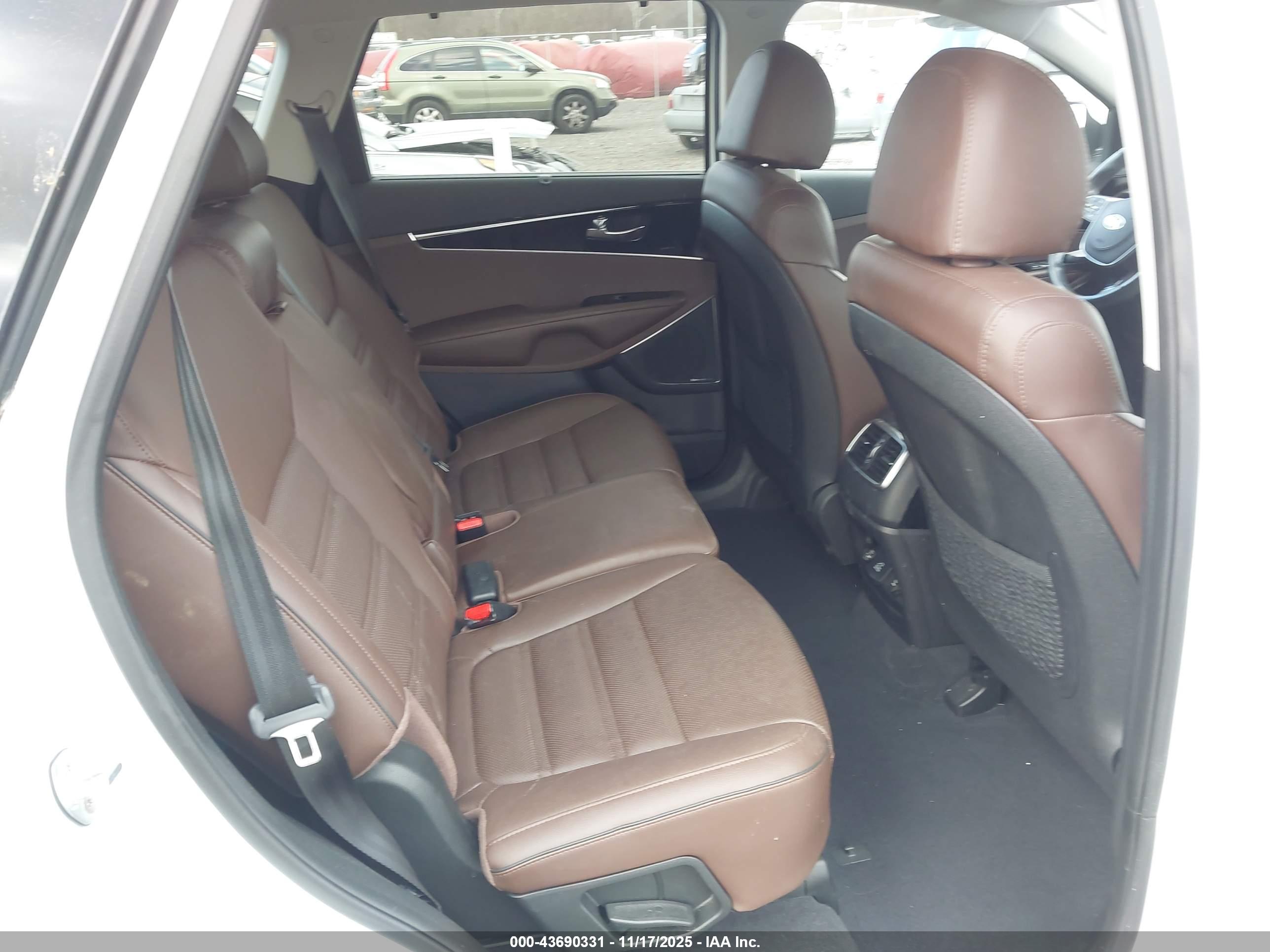 KIA SORENTO image 8