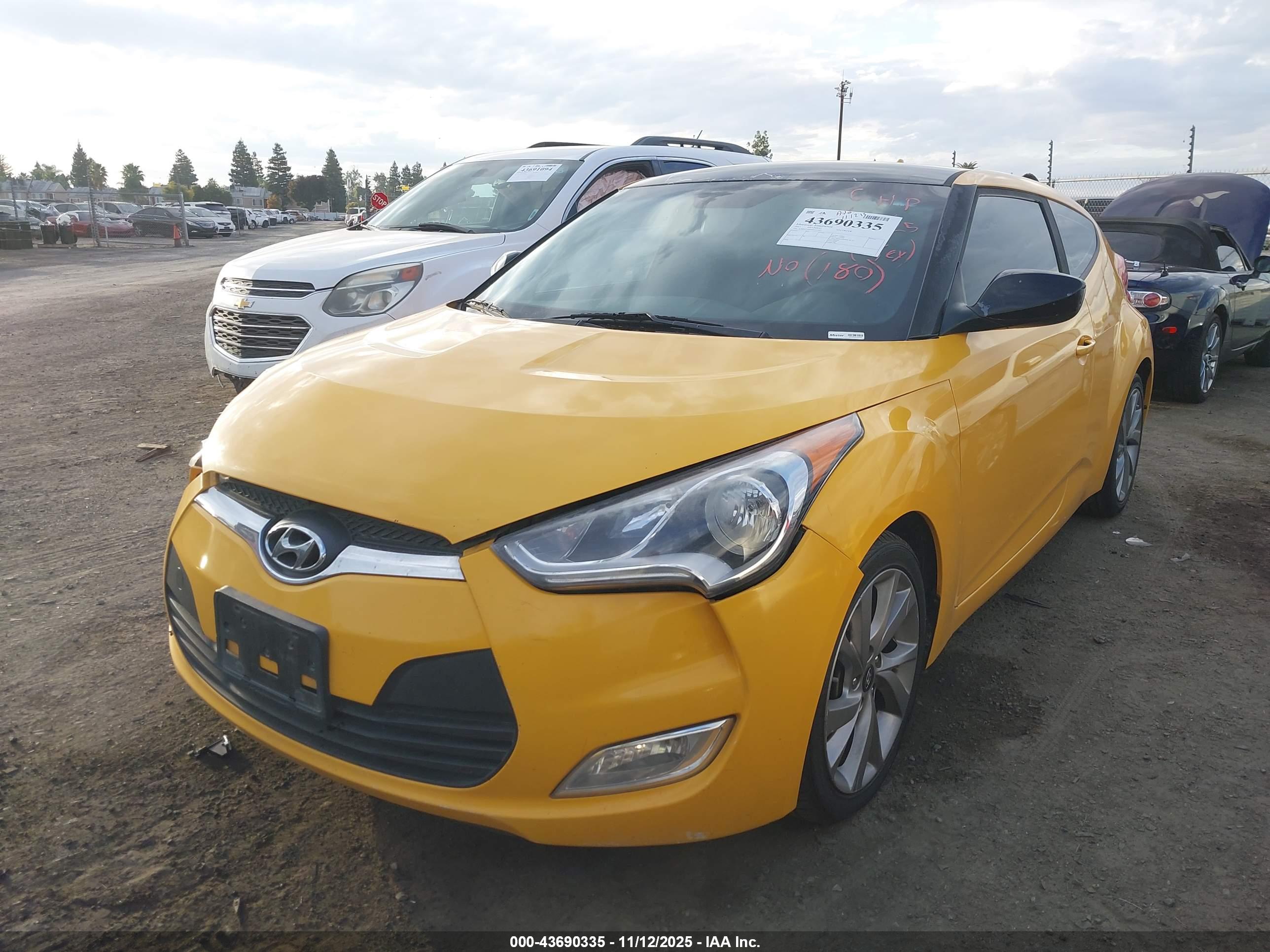 HYUNDAI VELOSTER image 2