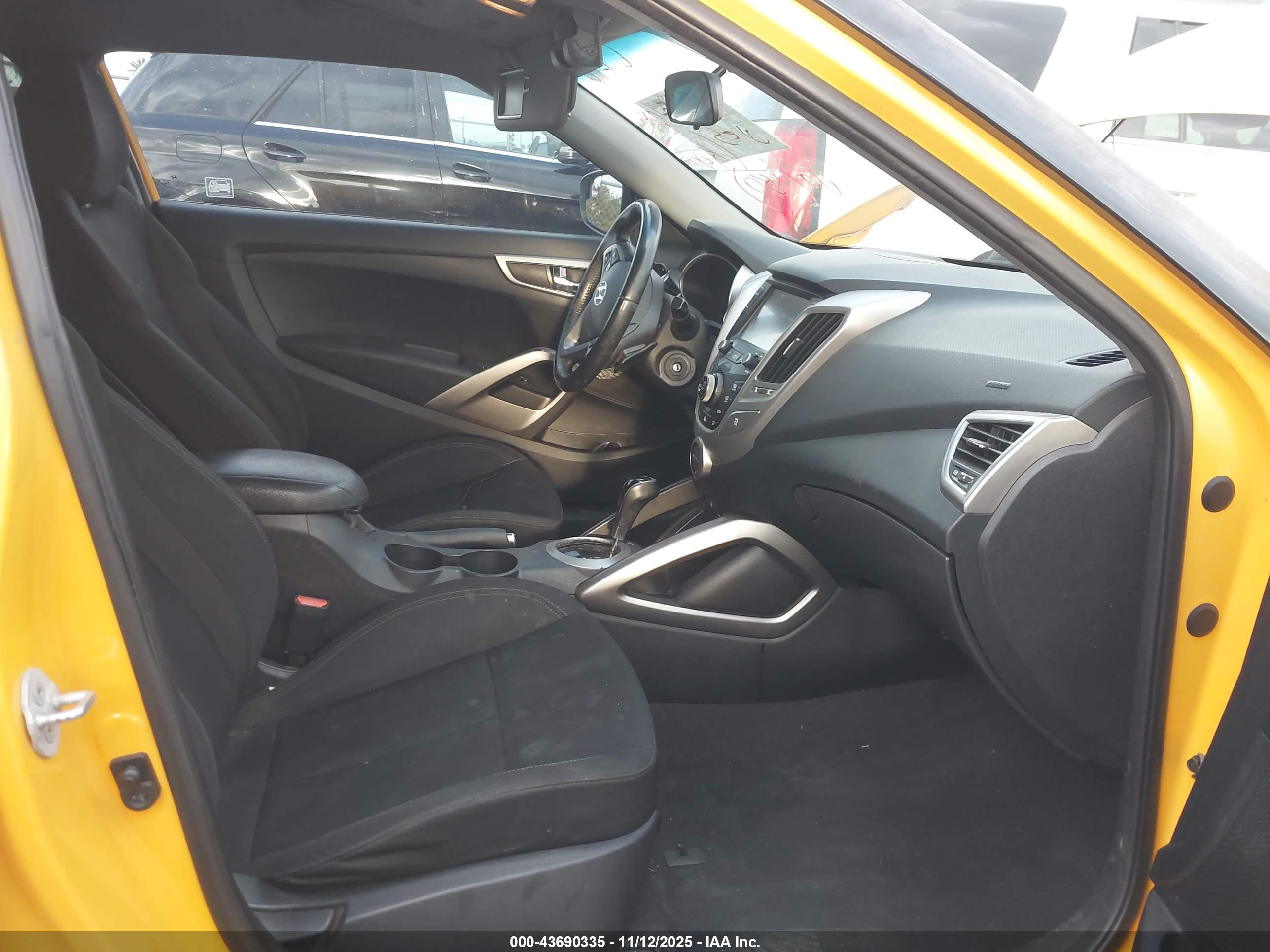 HYUNDAI VELOSTER image 5