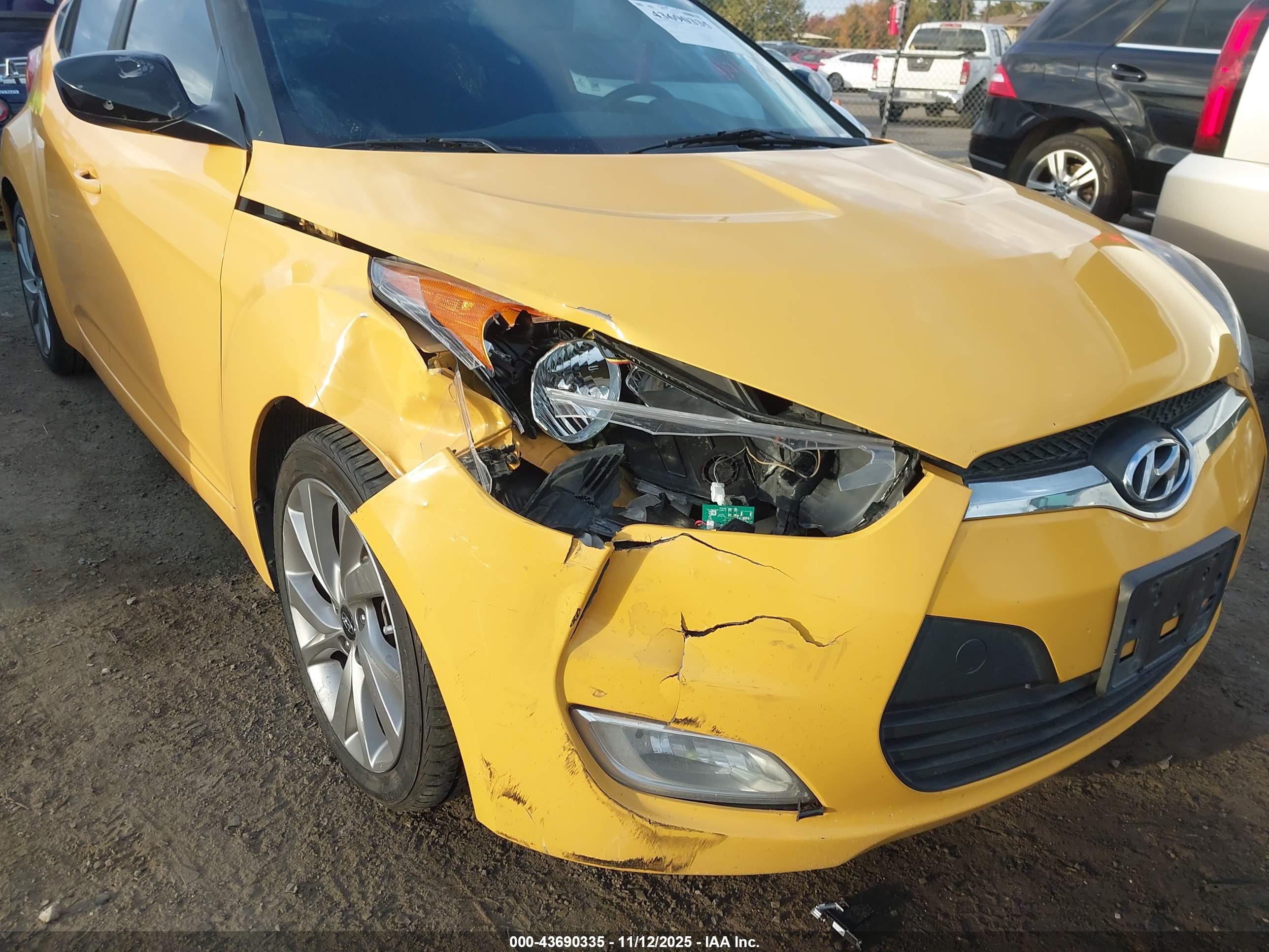 HYUNDAI VELOSTER image 6