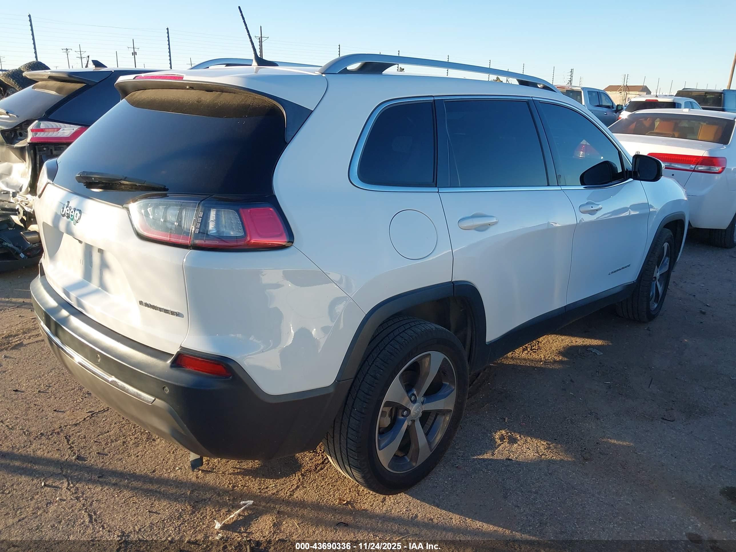 JEEP CHEROKEE image 4