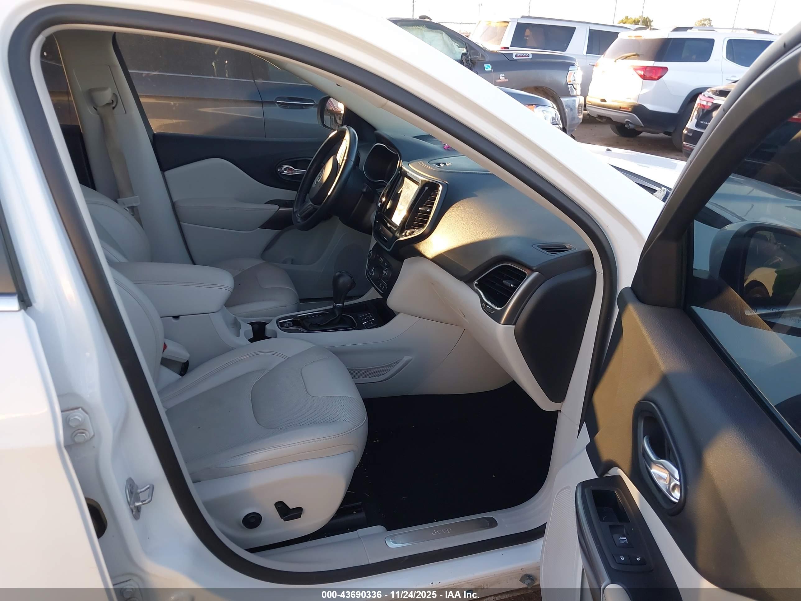 JEEP CHEROKEE image 5
