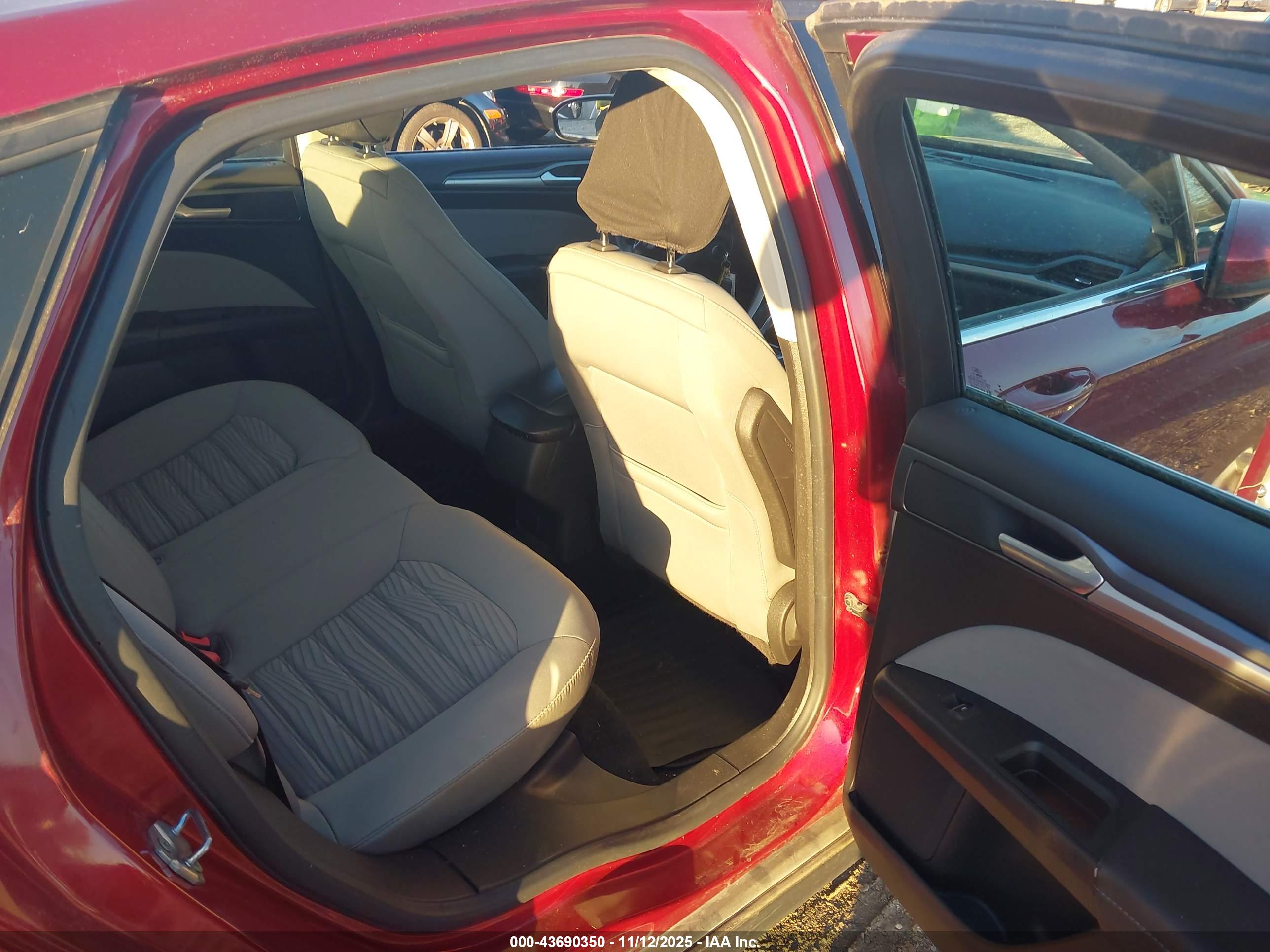 FORD FUSION image 8