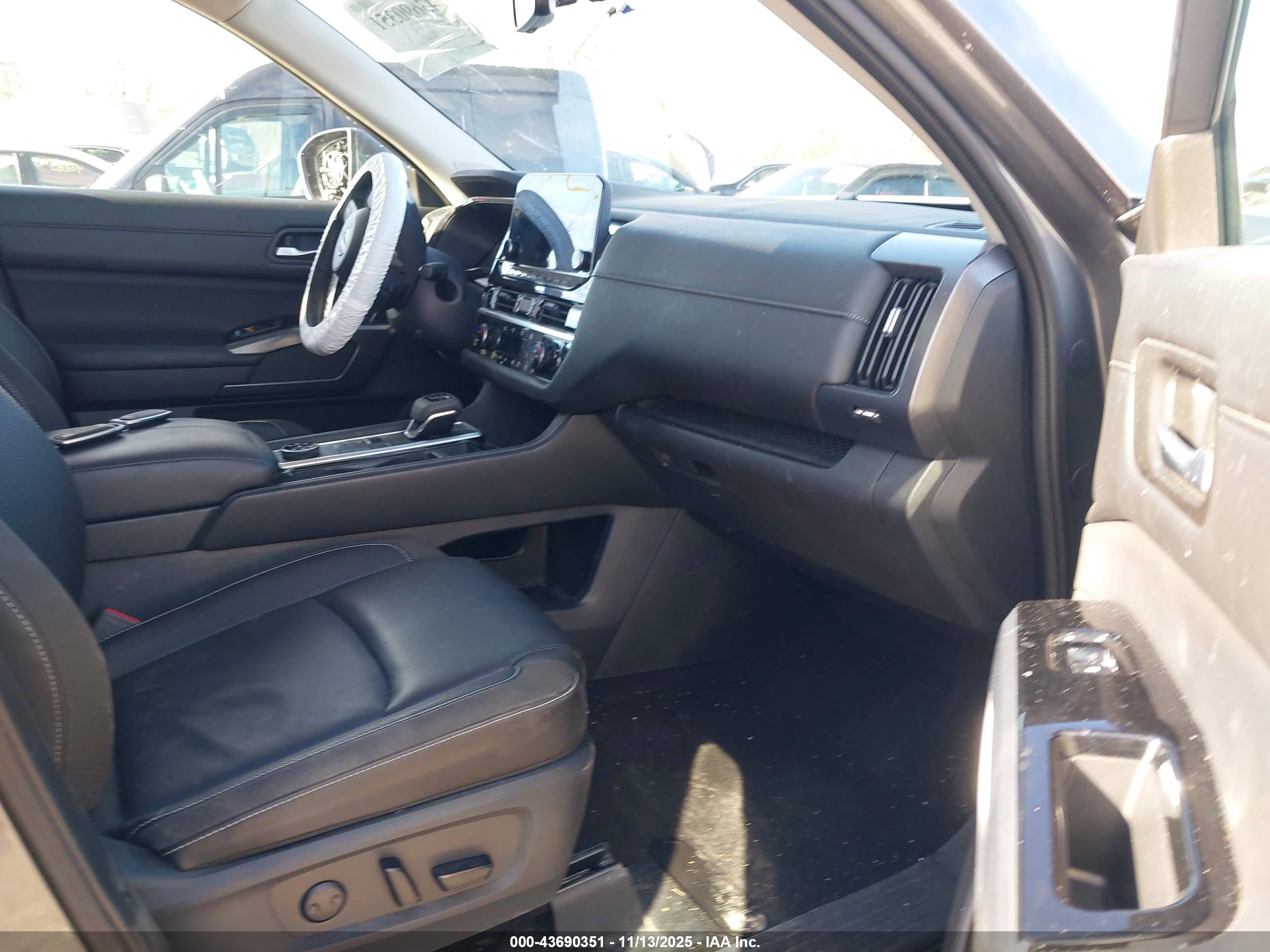 NISSAN PATHFINDER image 5