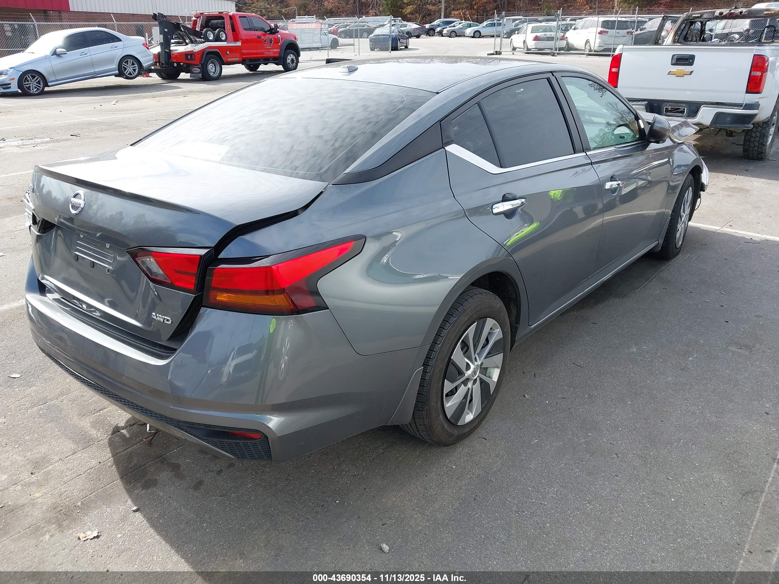 NISSAN ALTIMA image 4