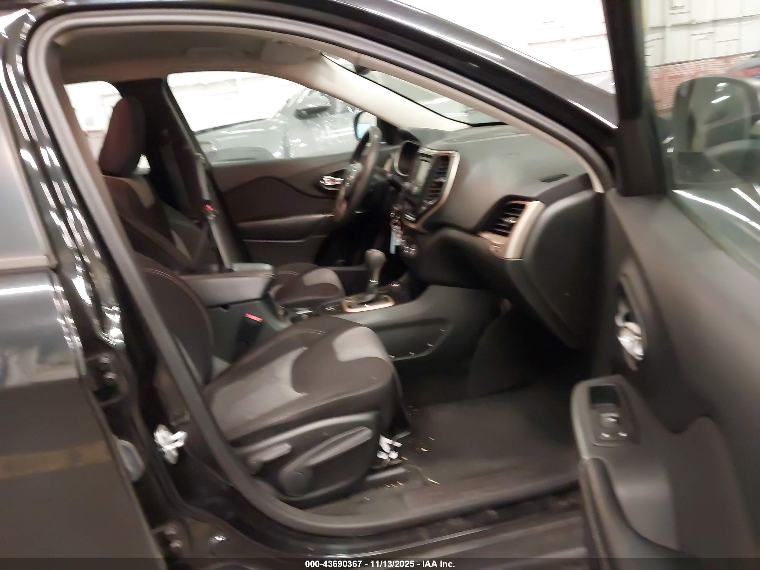 JEEP CHEROKEE image 5