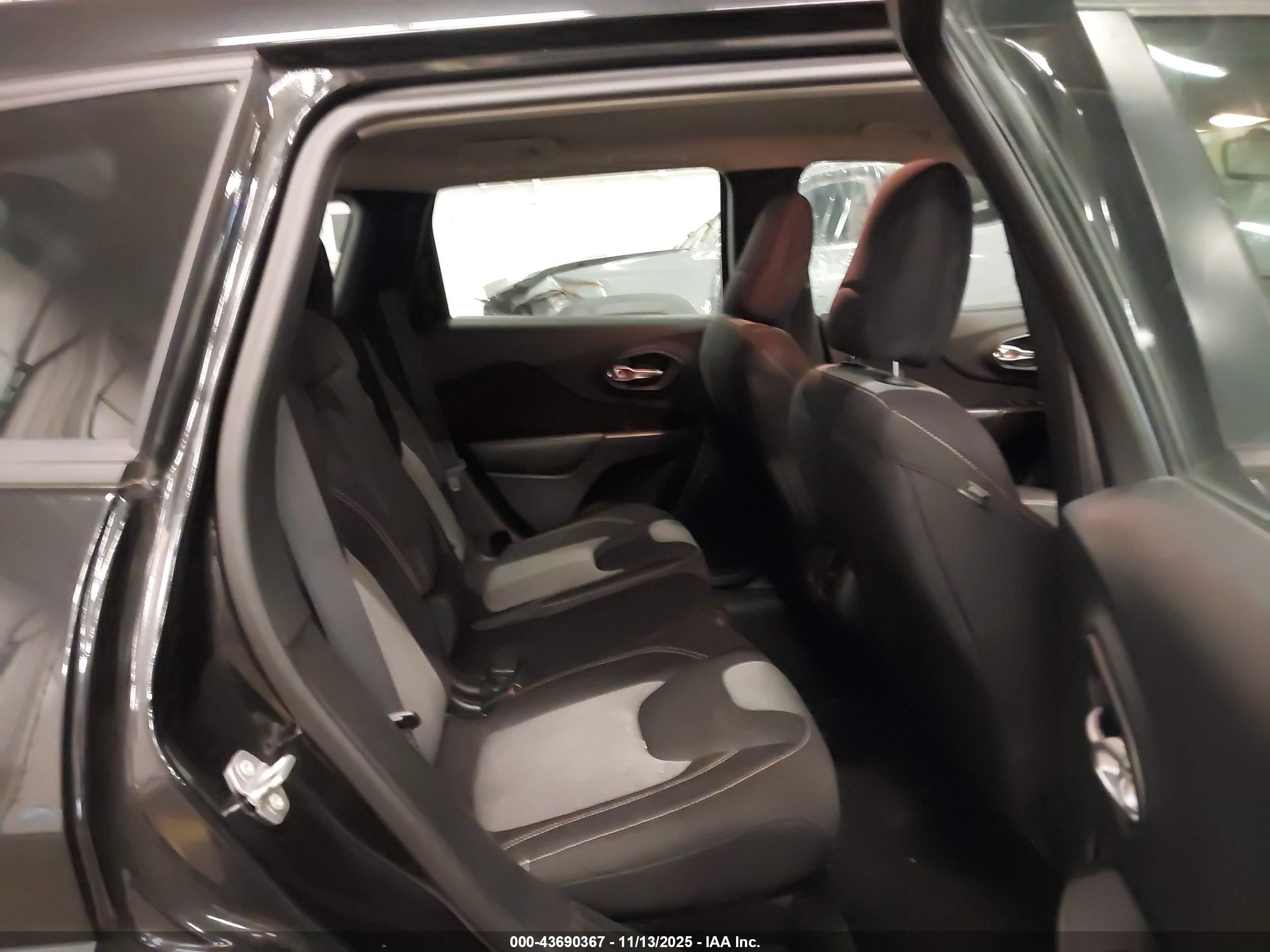 JEEP CHEROKEE image 8