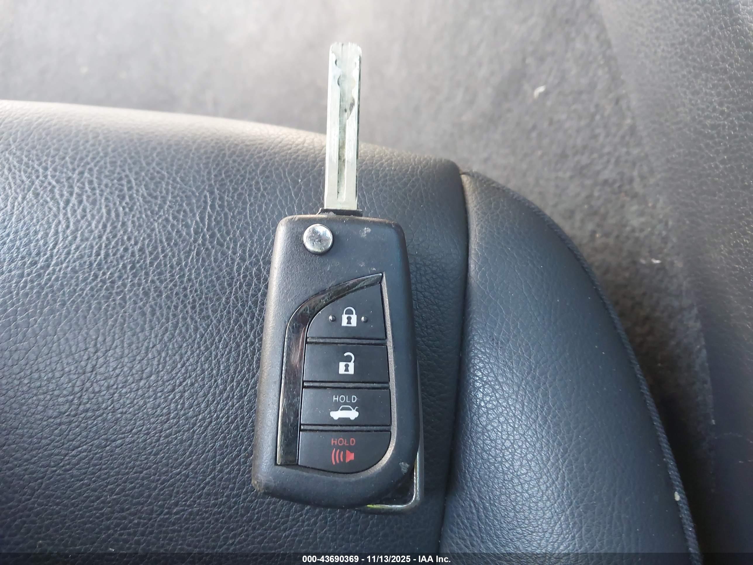 TOYOTA CAMRY image 11