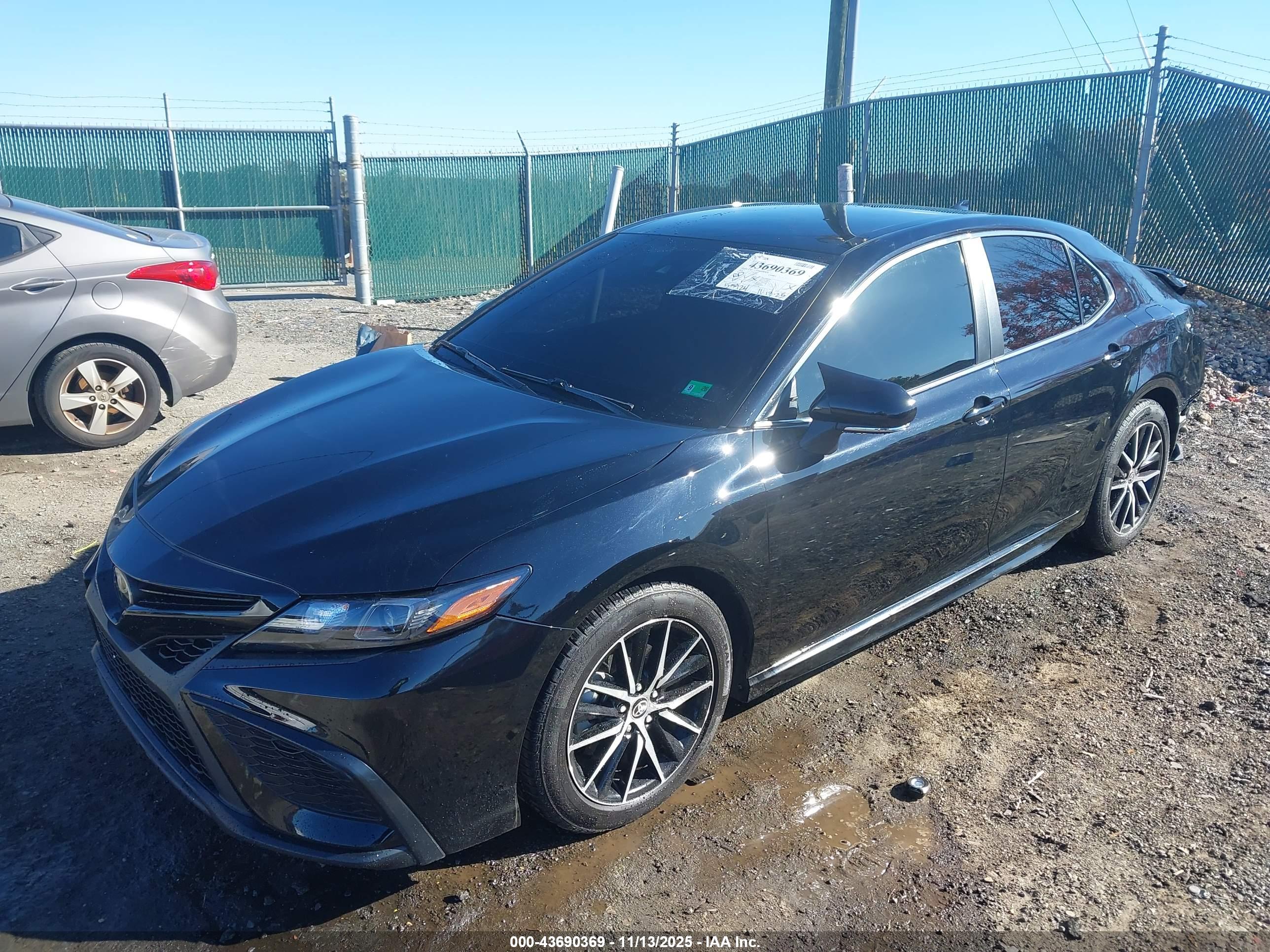 TOYOTA CAMRY image 2