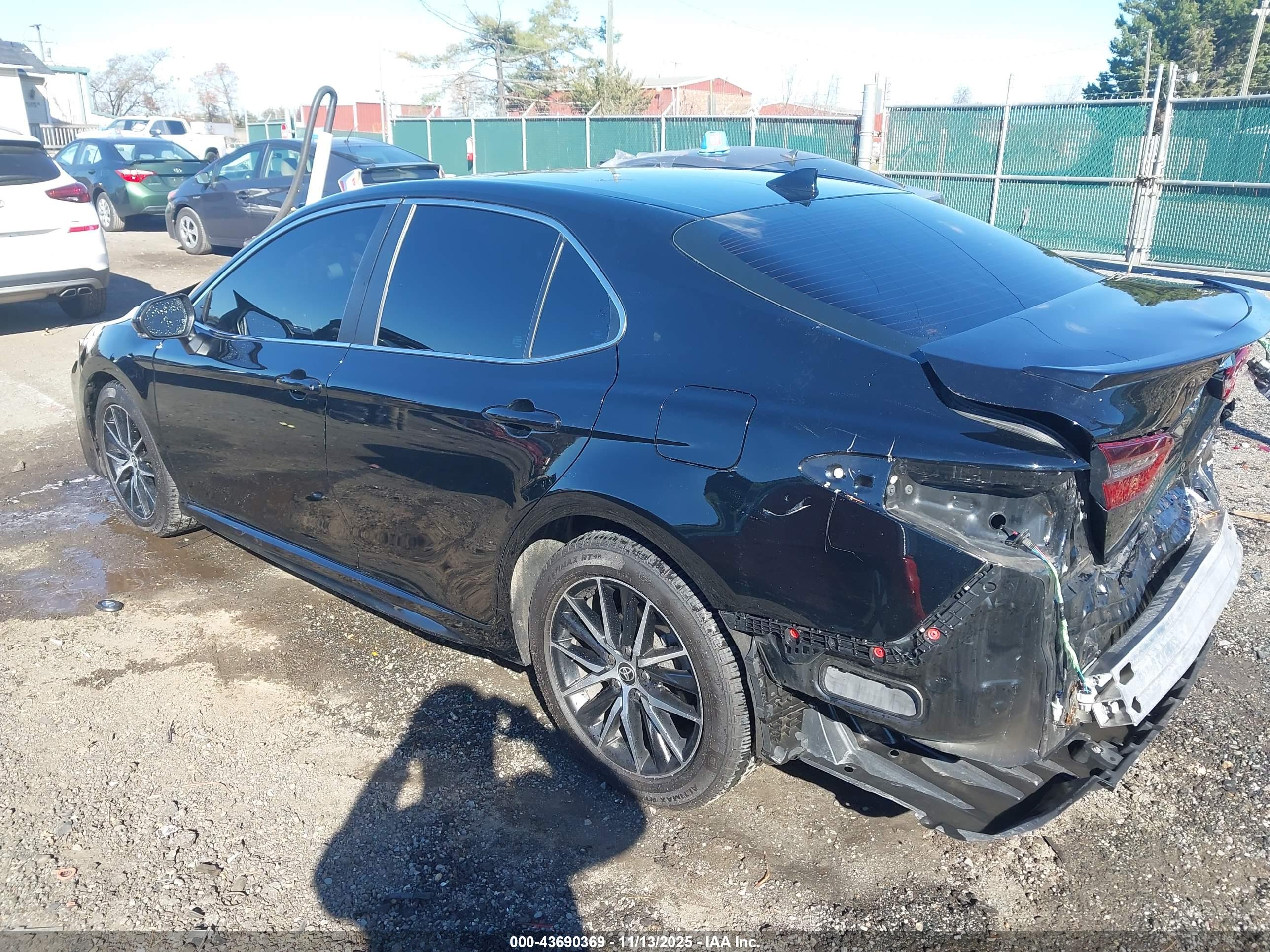 TOYOTA CAMRY image 3