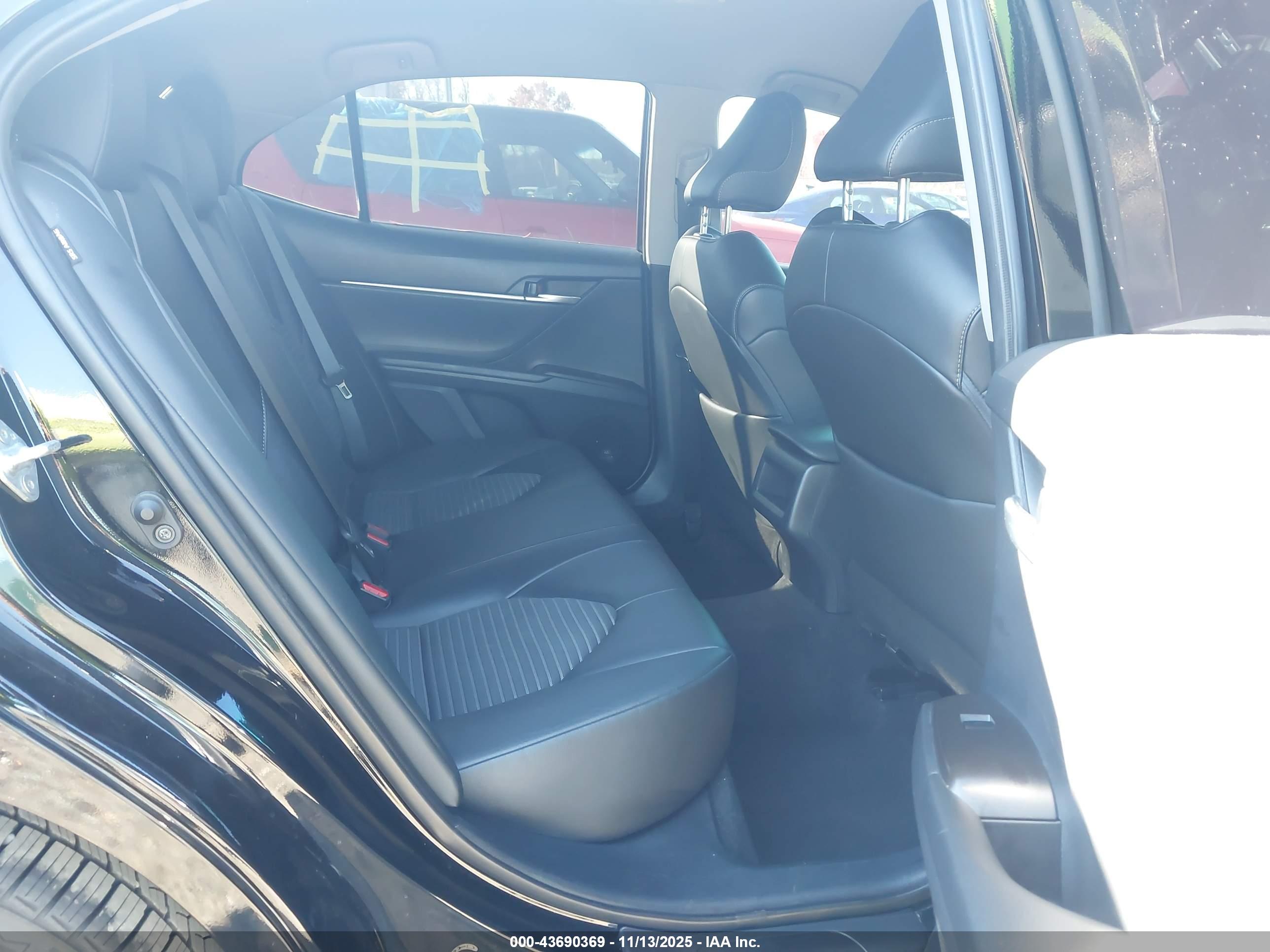 TOYOTA CAMRY image 8