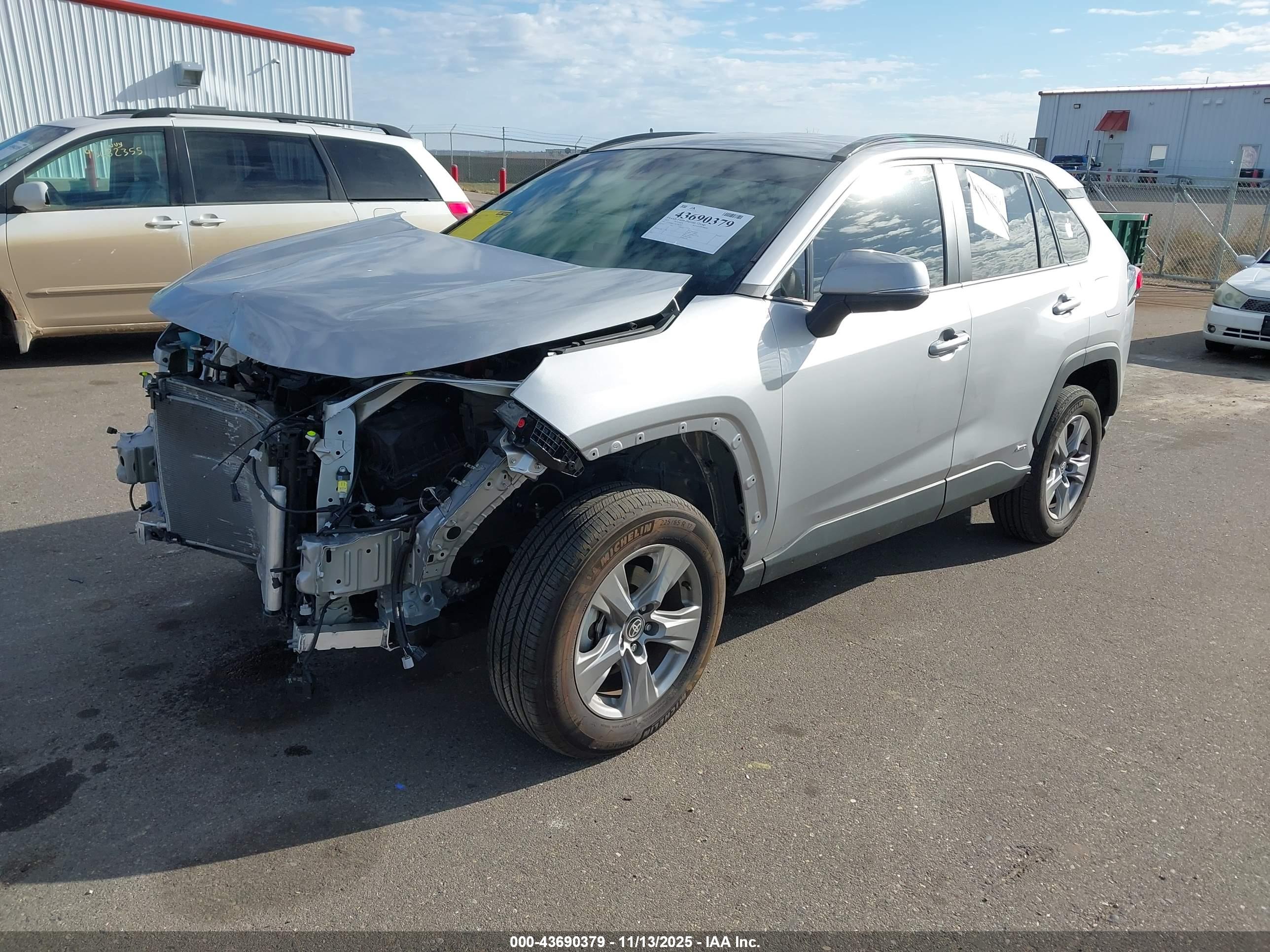 TOYOTA RAV4 image 2