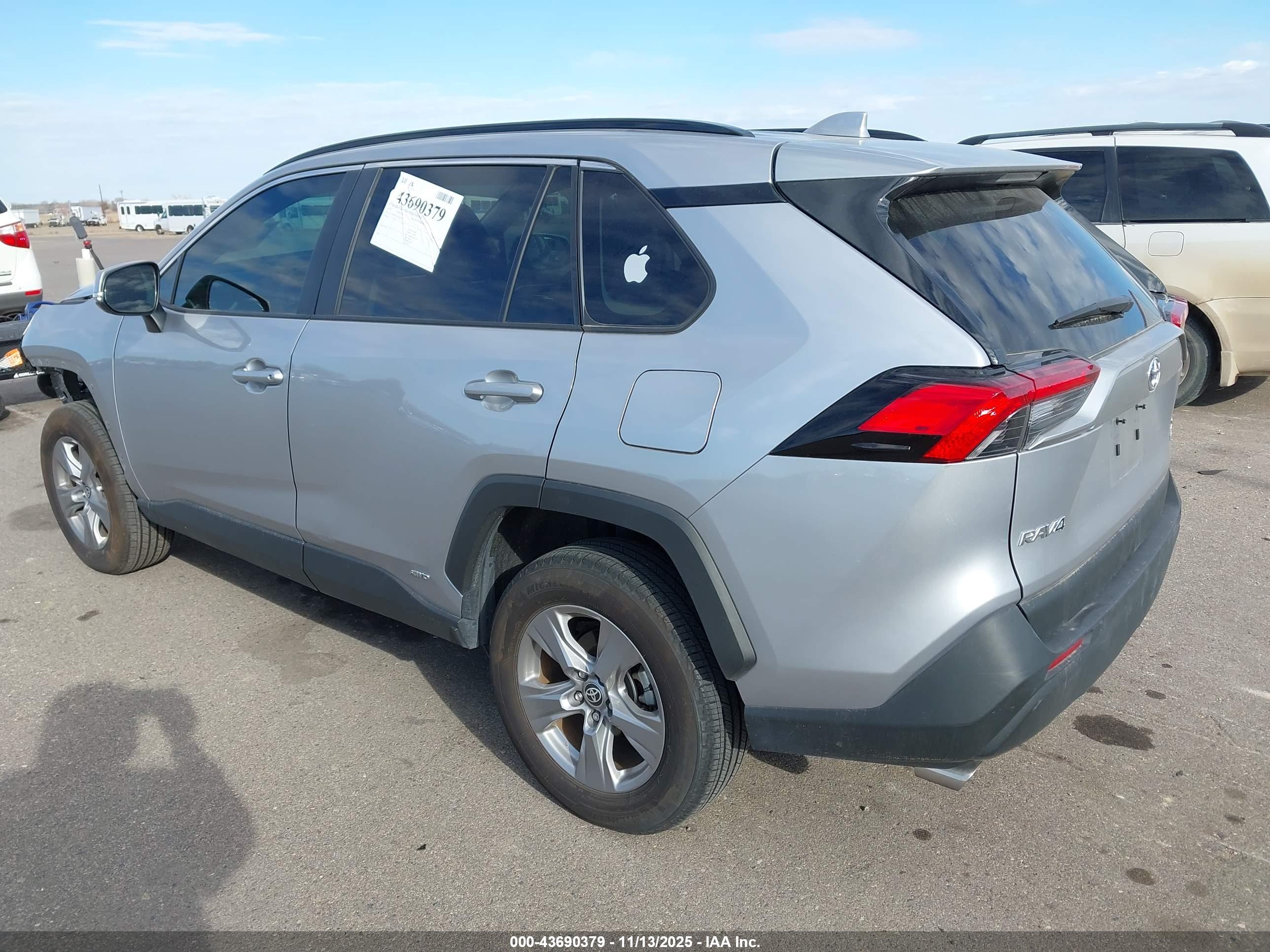 TOYOTA RAV4 image 3
