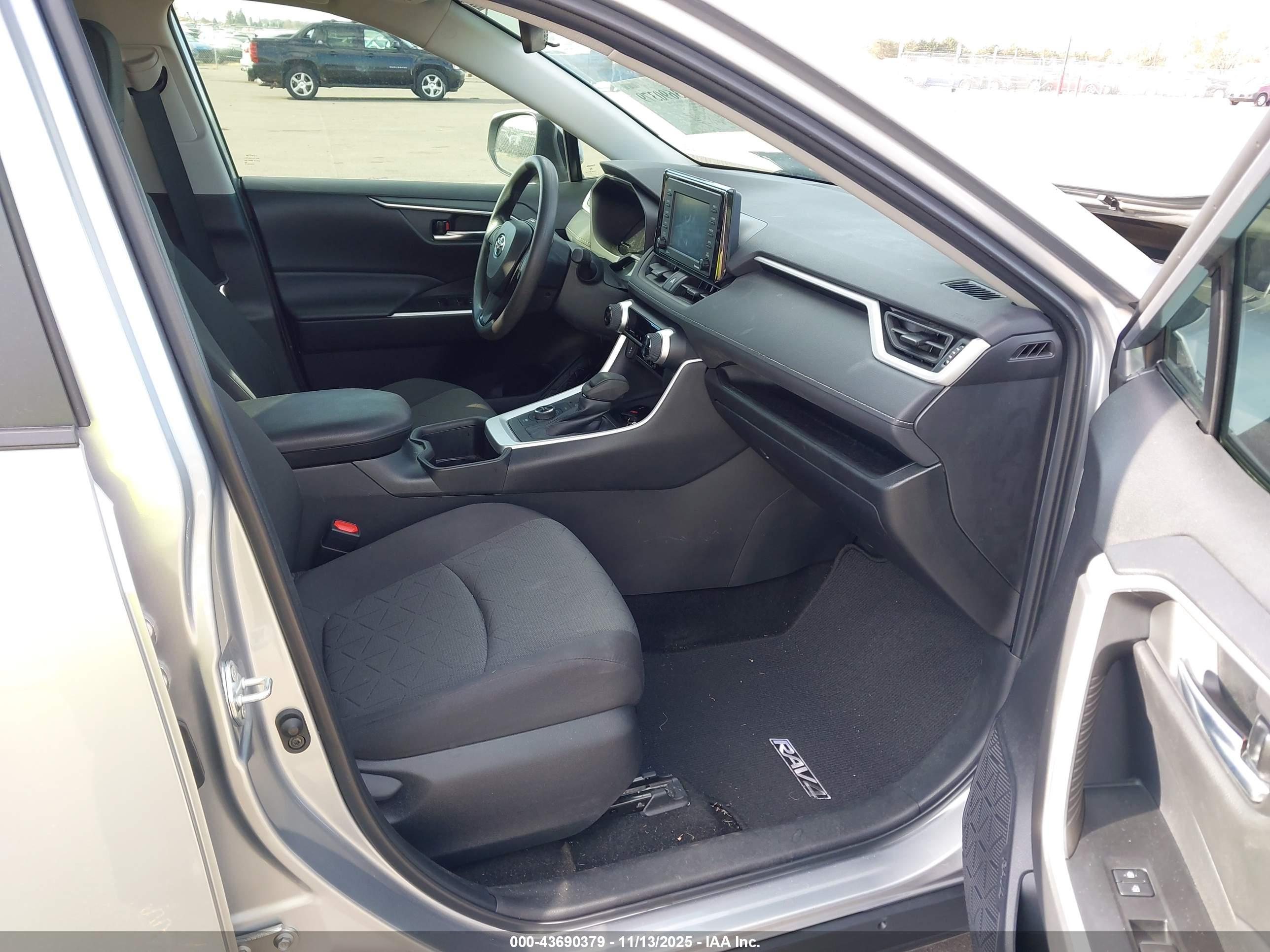 TOYOTA RAV4 image 5