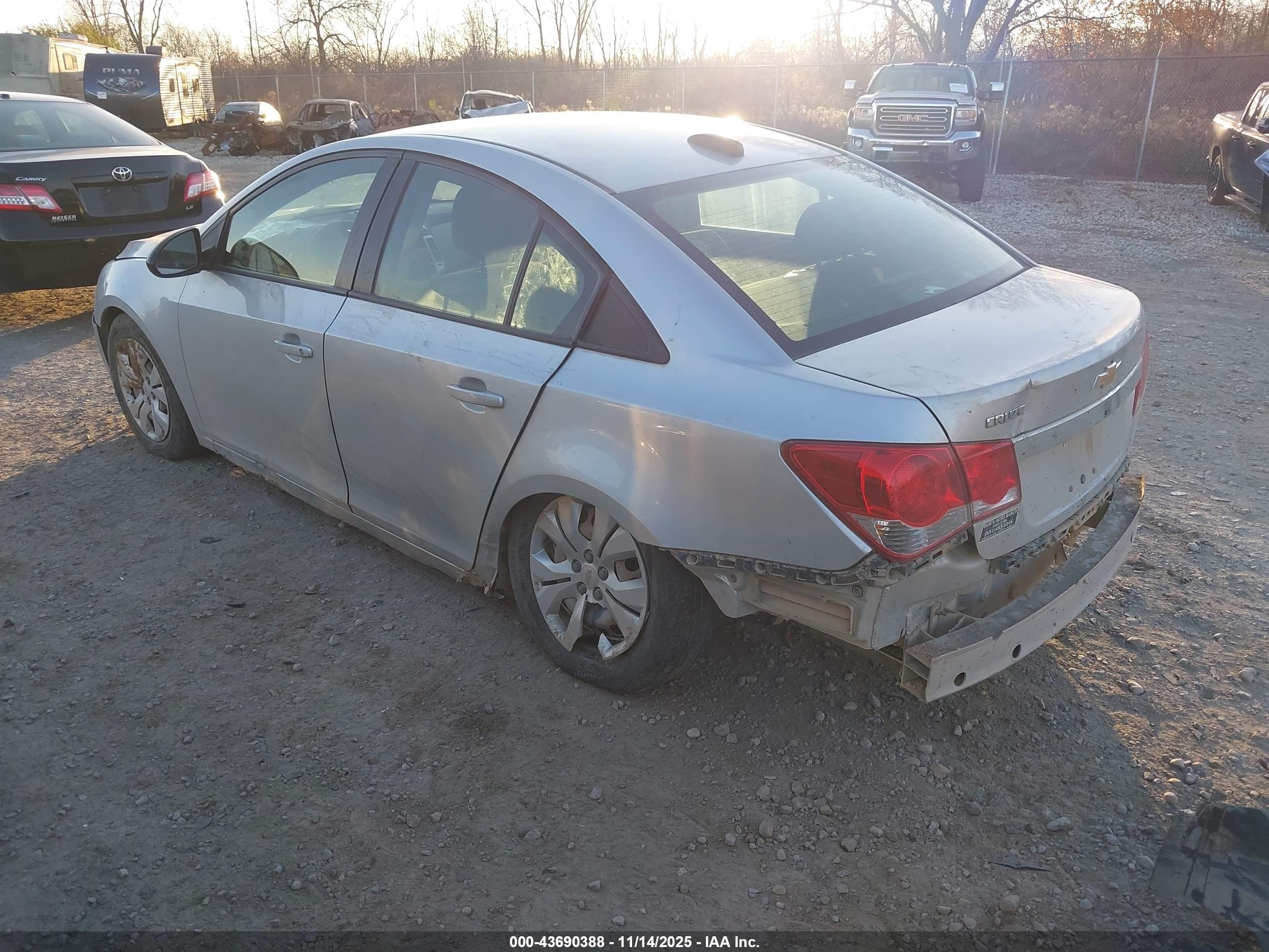 CHEVROLET CRUZE image 3