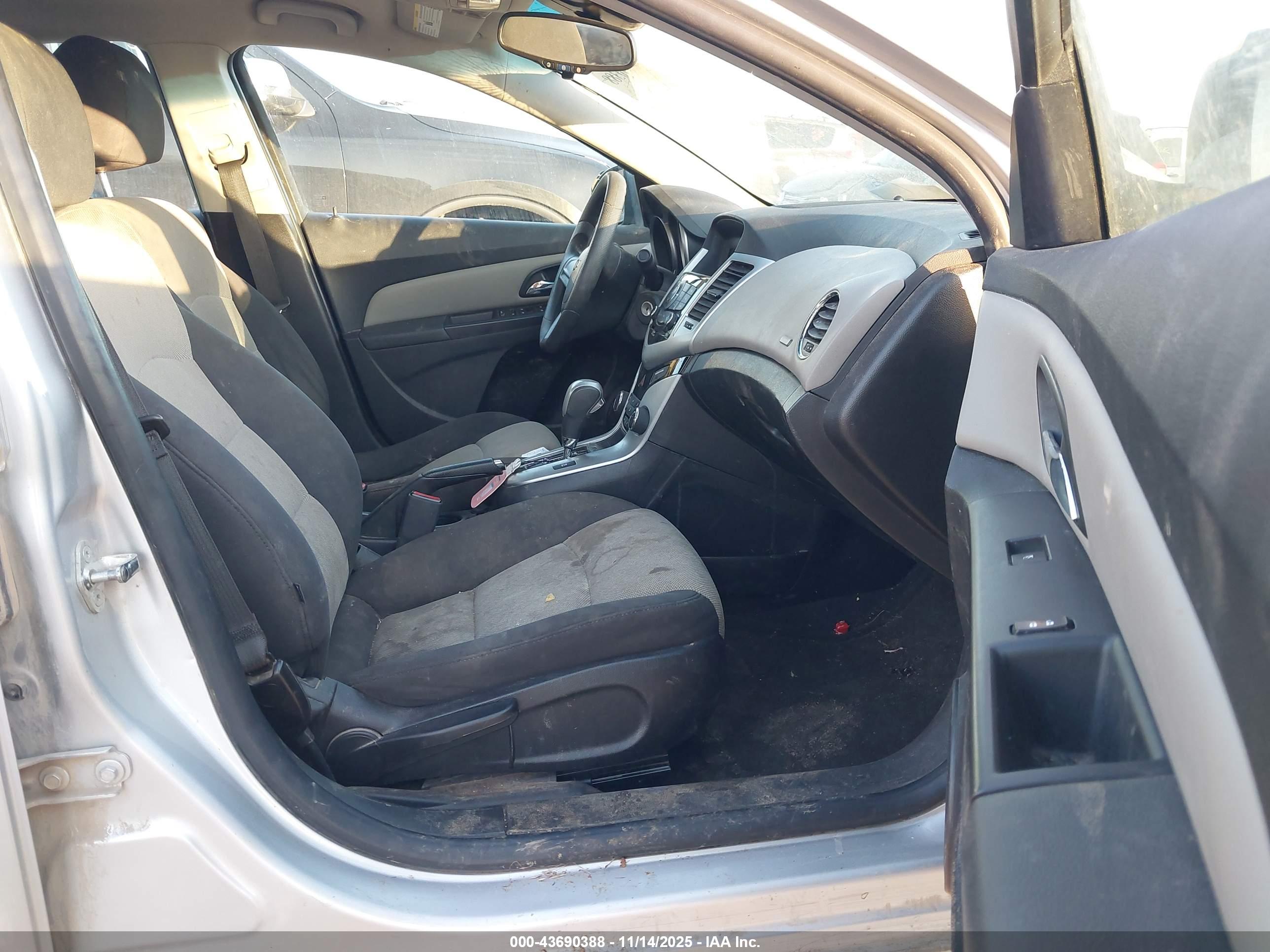 CHEVROLET CRUZE image 5