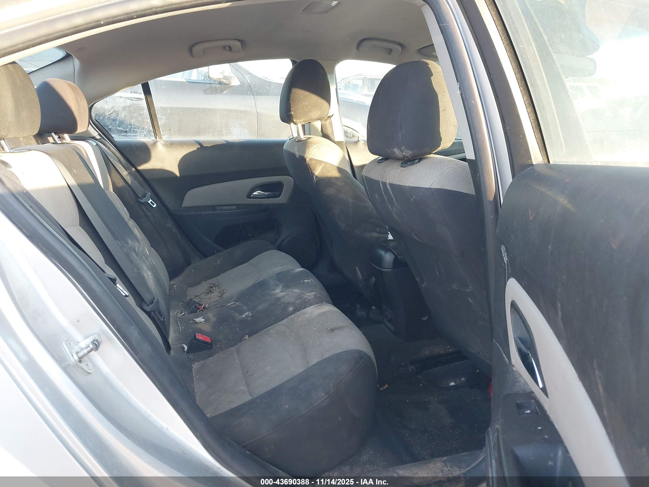 CHEVROLET CRUZE image 8