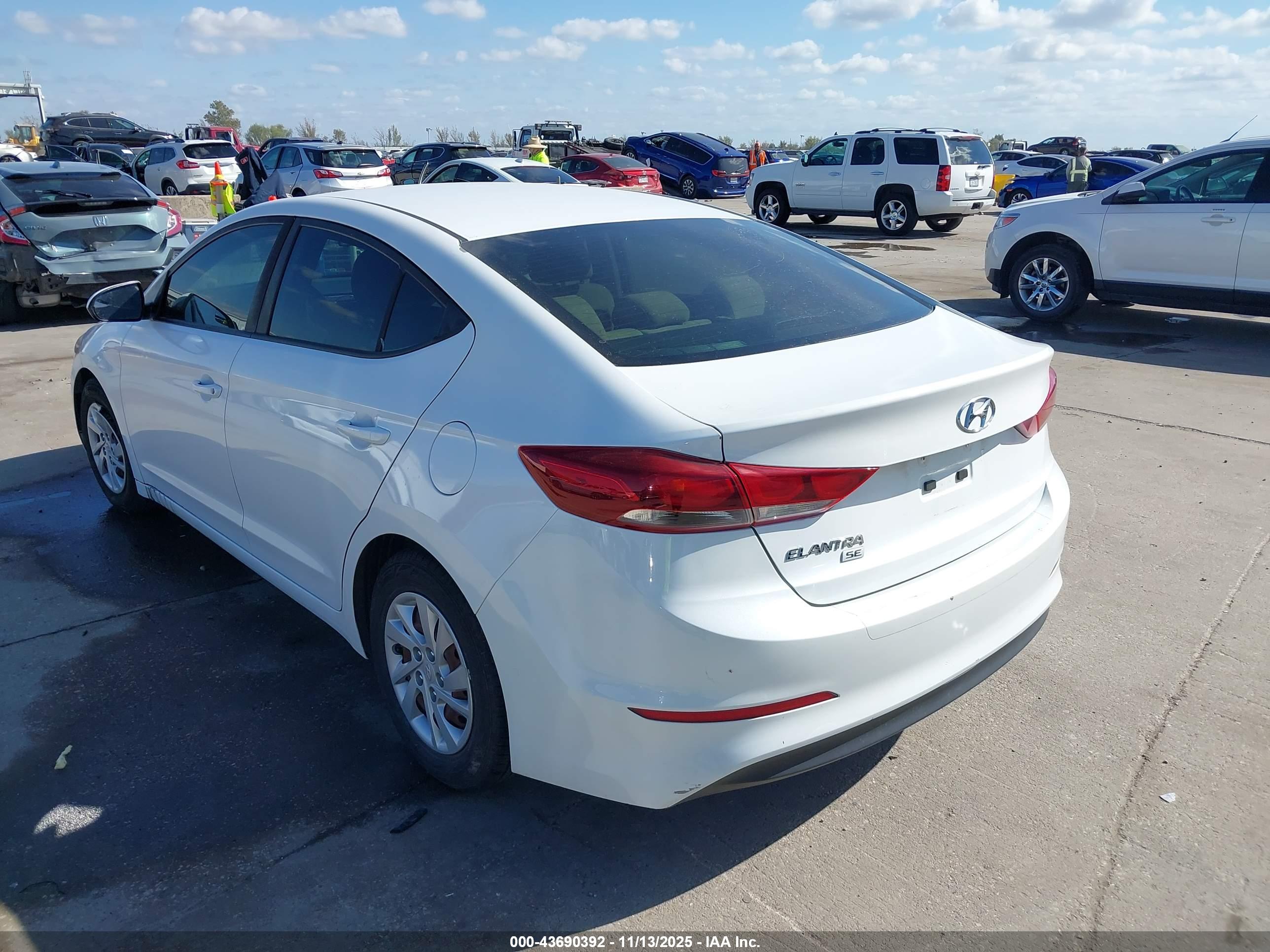 HYUNDAI ELANTRA image 3