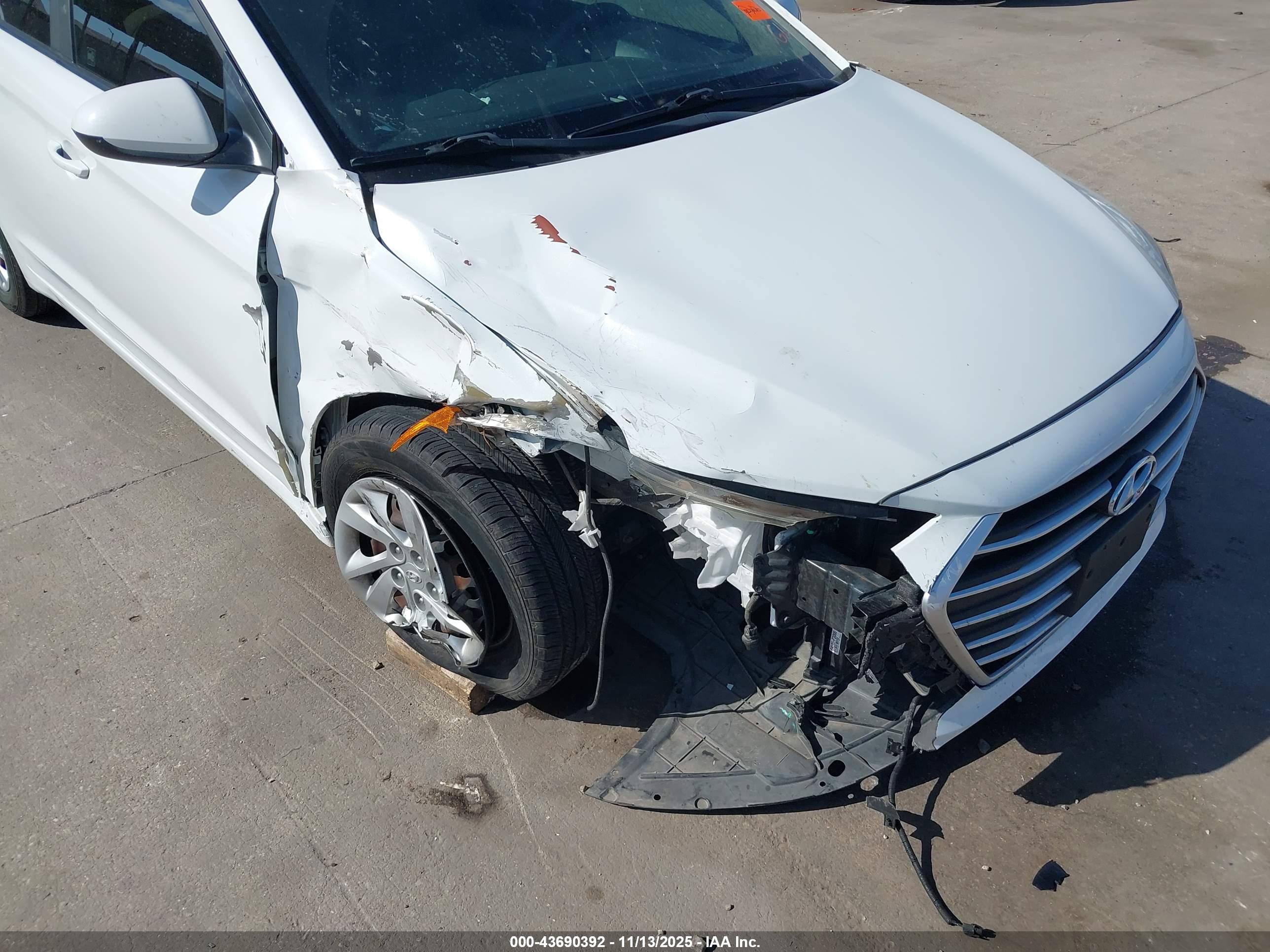 HYUNDAI ELANTRA image 6