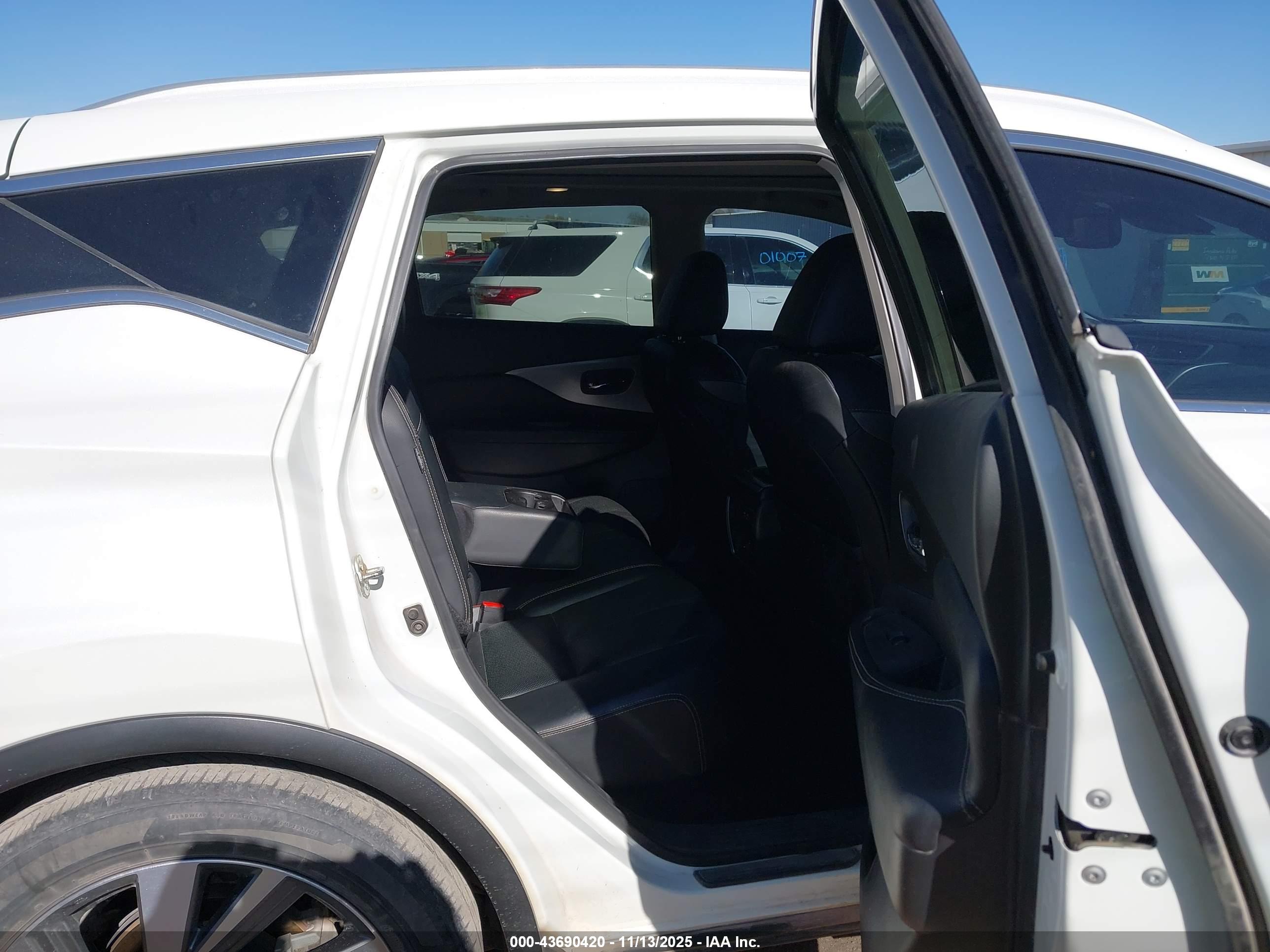 NISSAN MURANO image 8