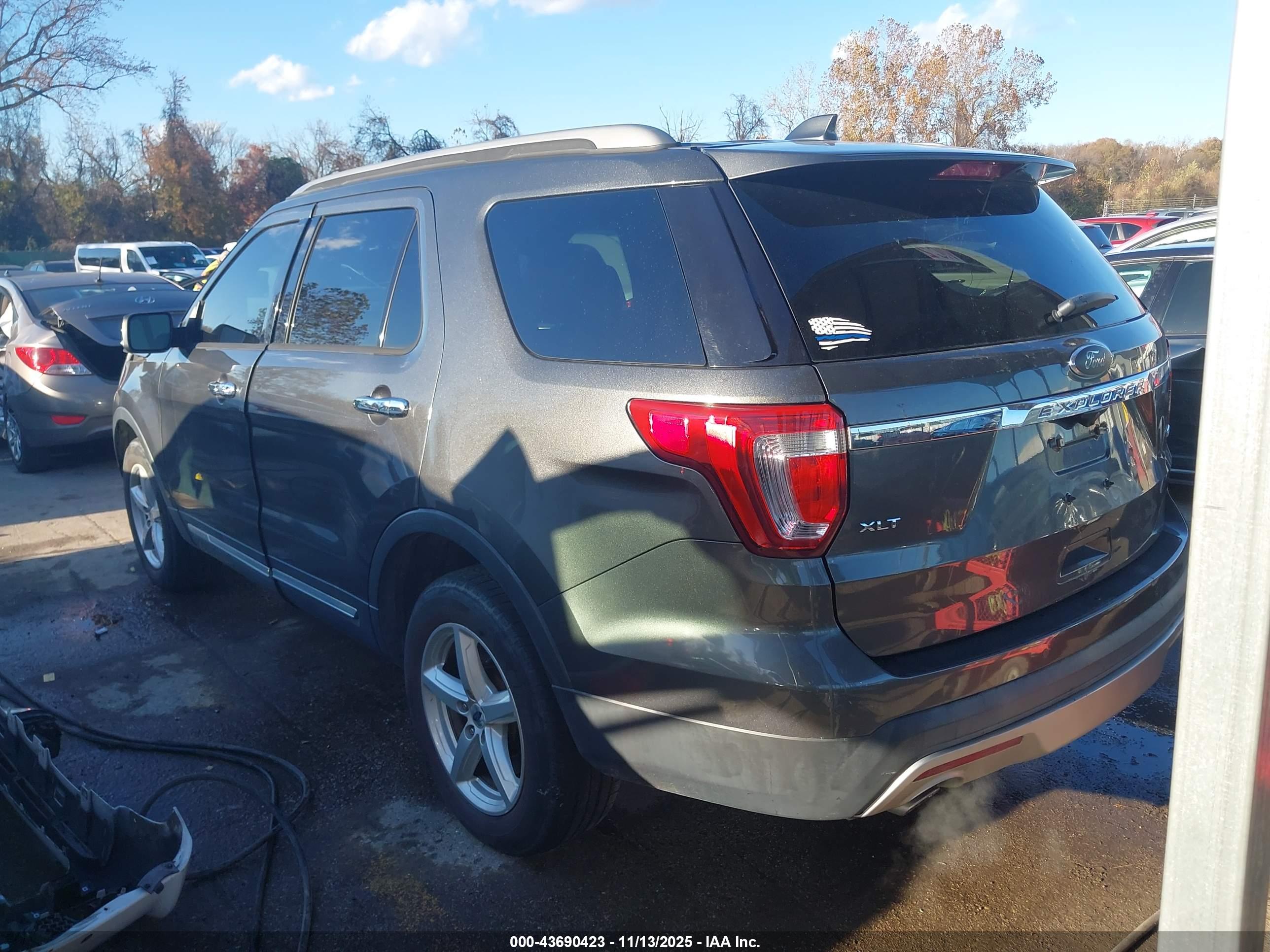 FORD EXPLORER image 3
