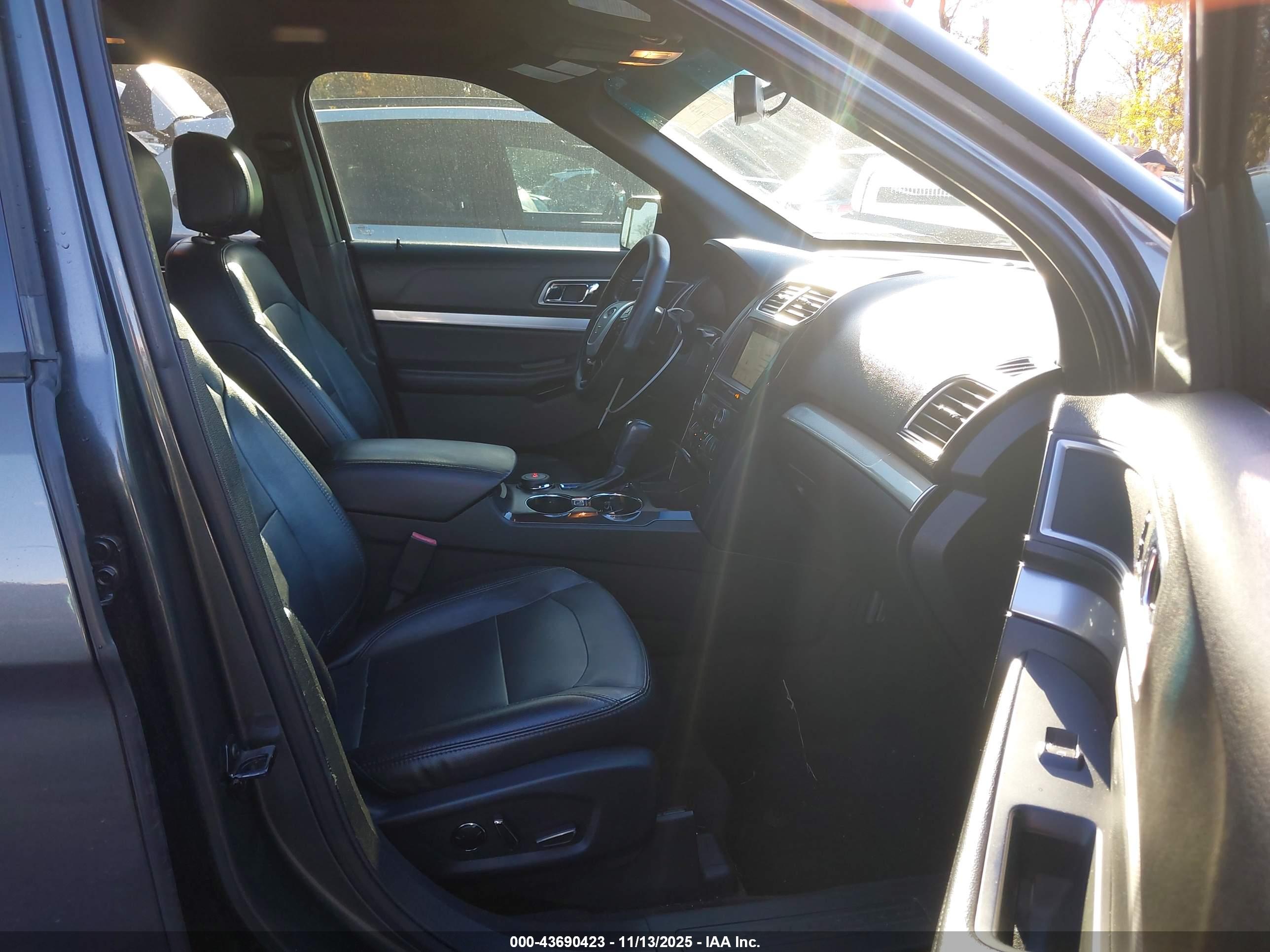 FORD EXPLORER image 5