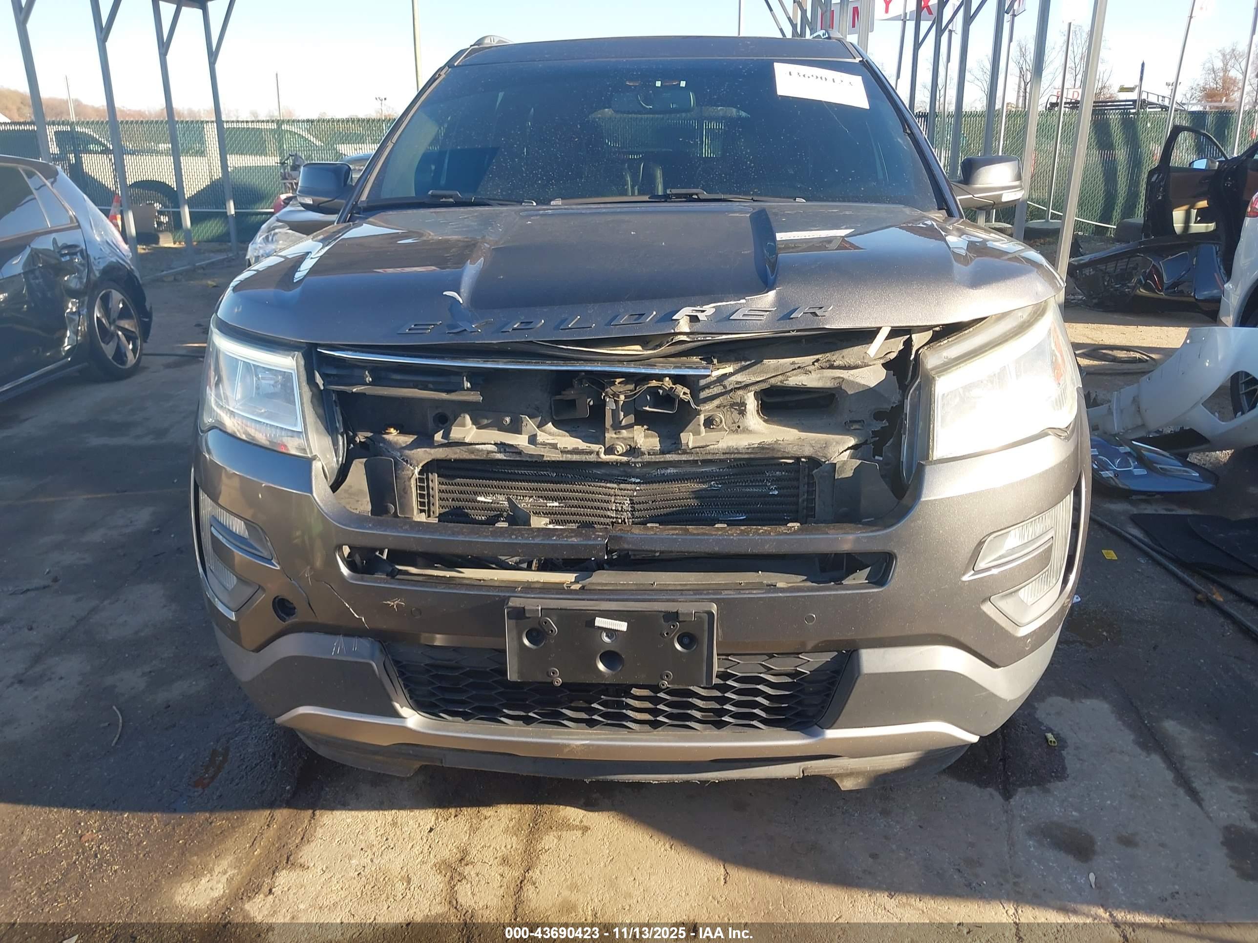 FORD EXPLORER image 6