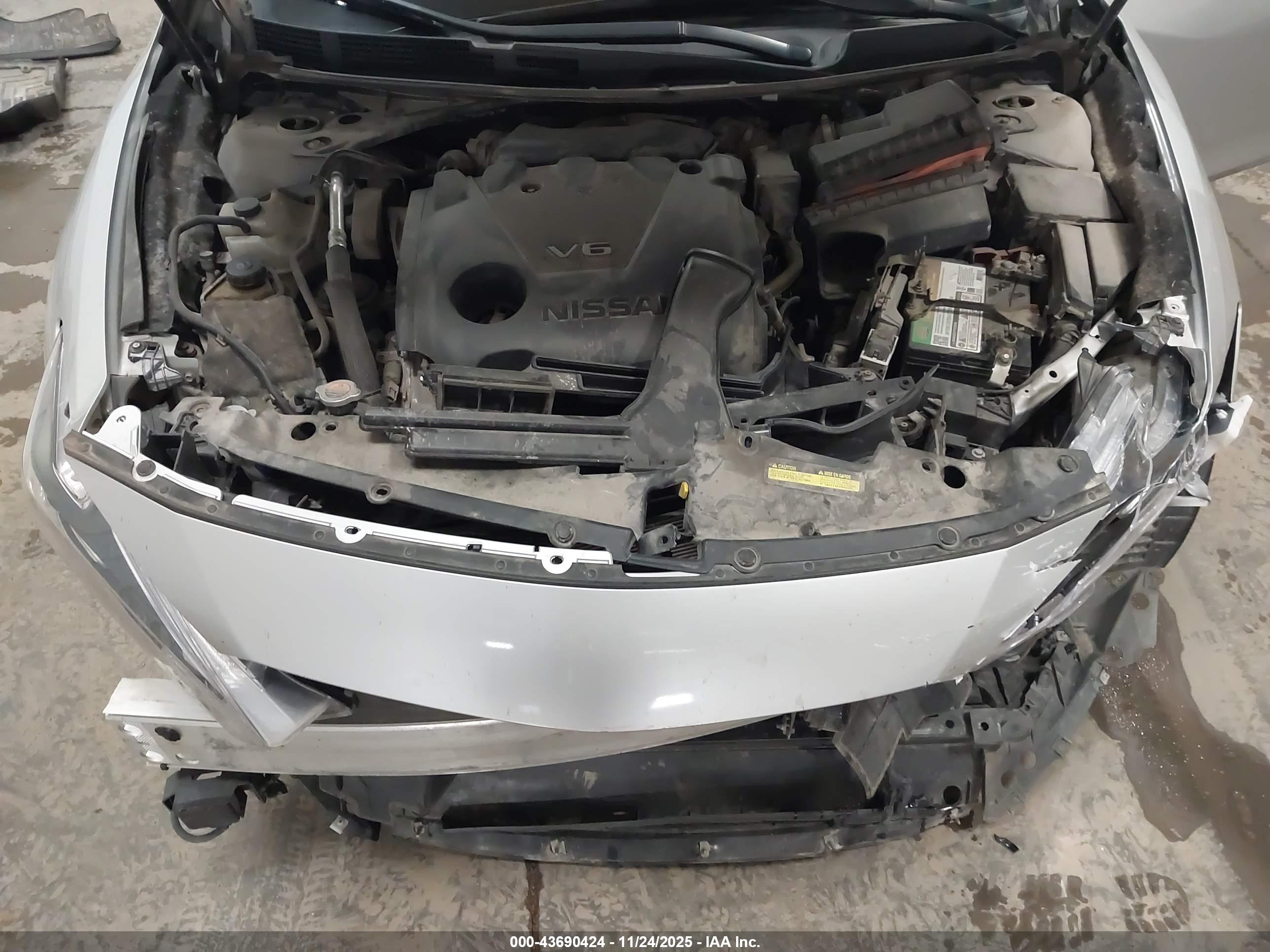 NISSAN MAXIMA image 10