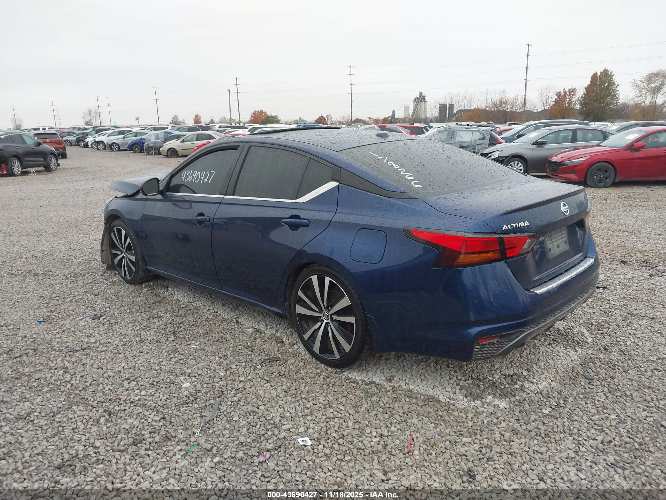 NISSAN ALTIMA image 3