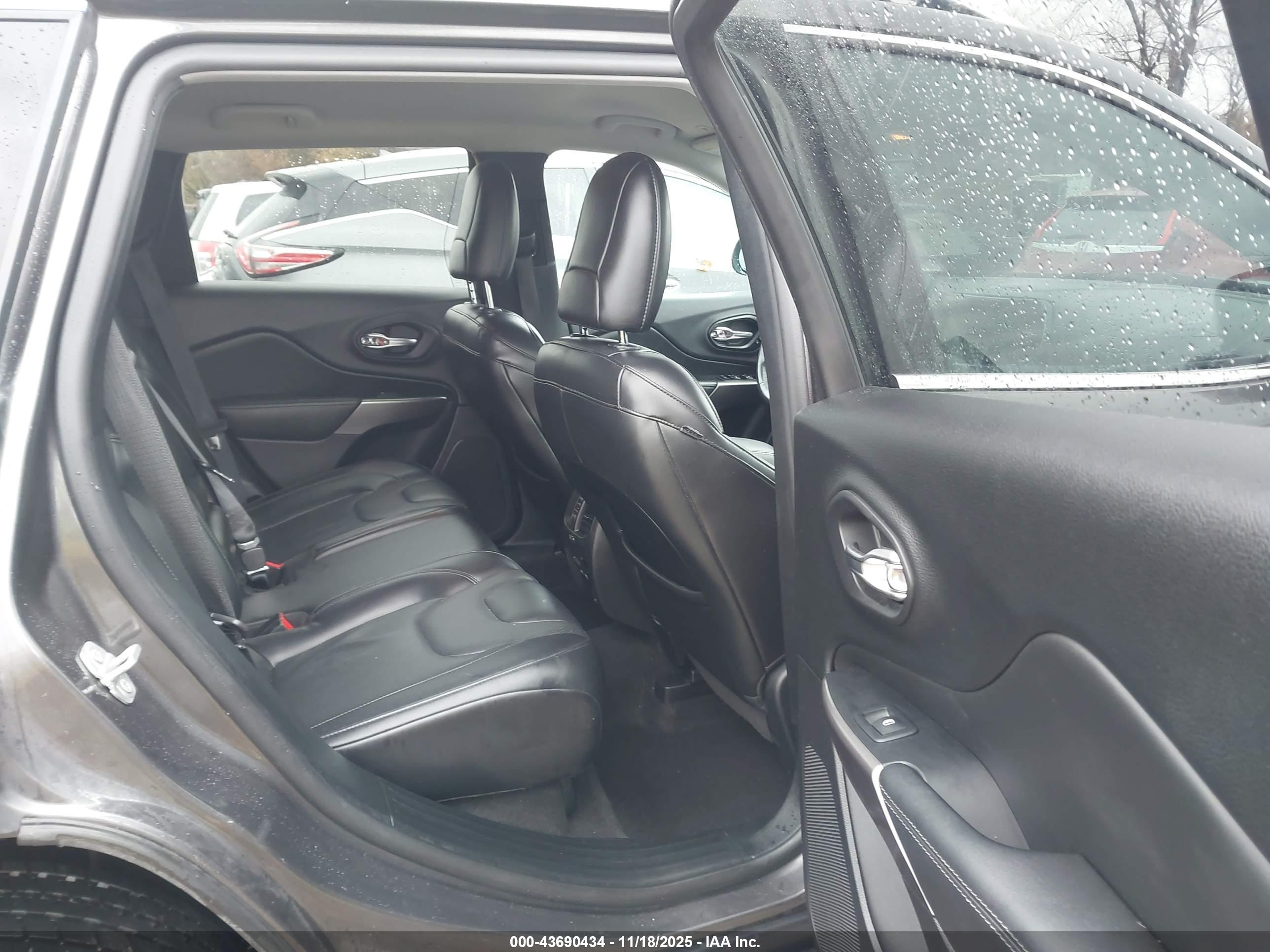JEEP CHEROKEE image 8