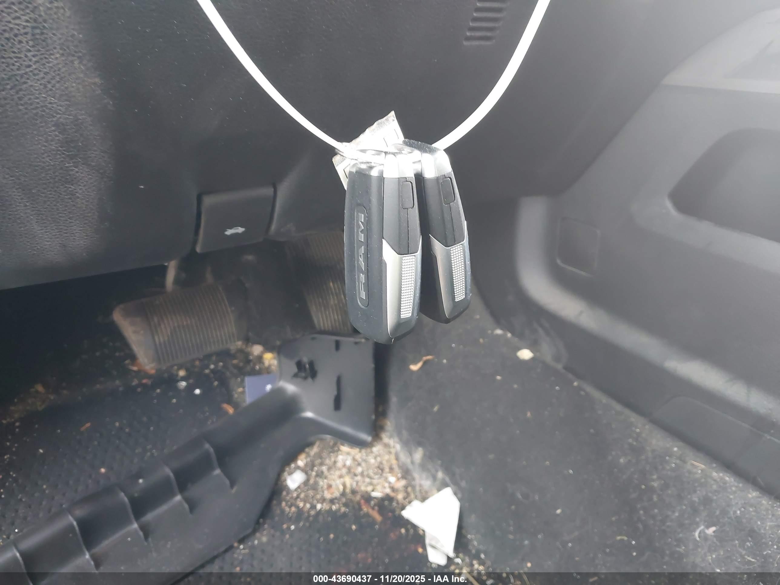 RAM 2500 image 11
