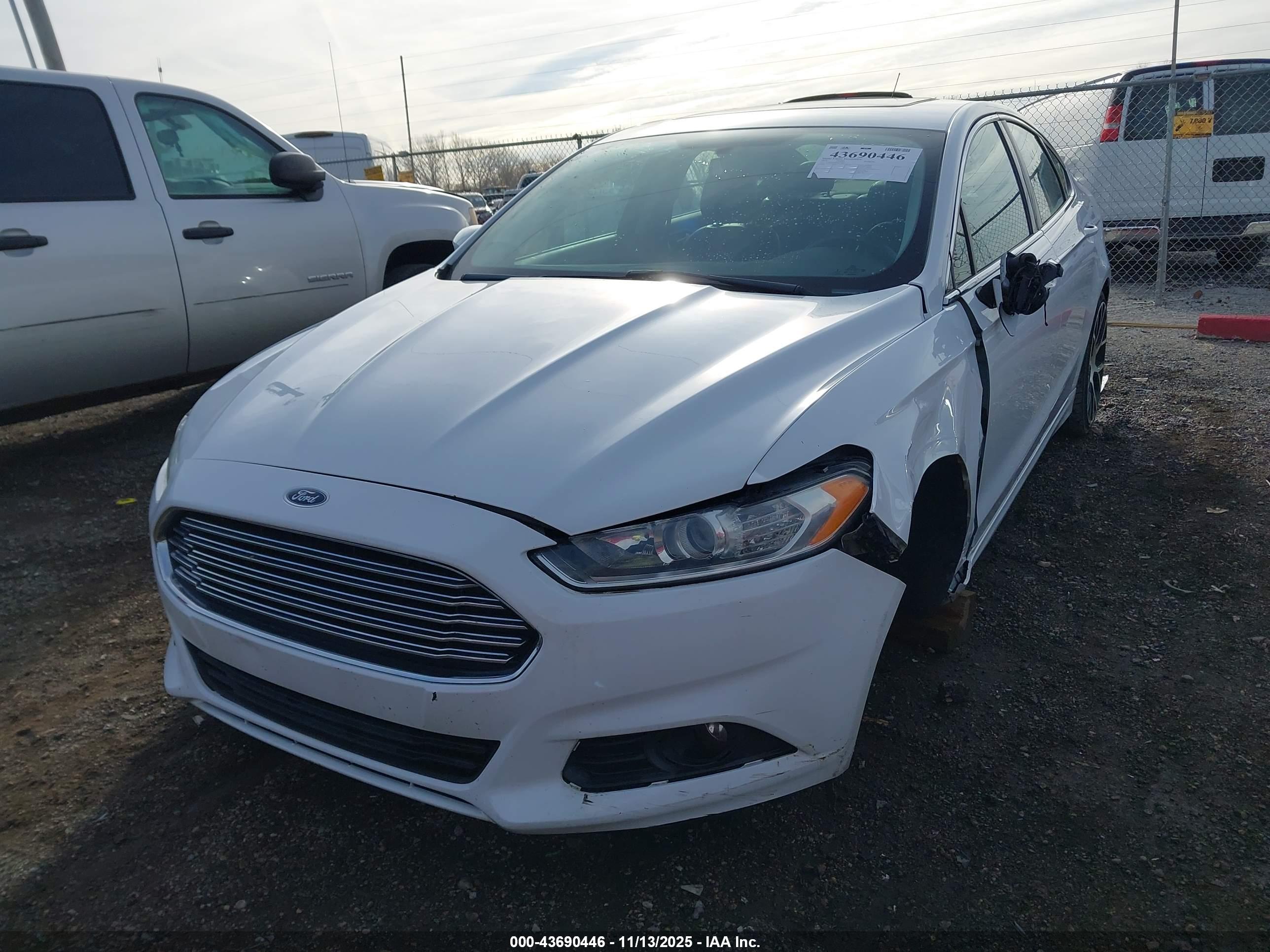 FORD FUSION image 2