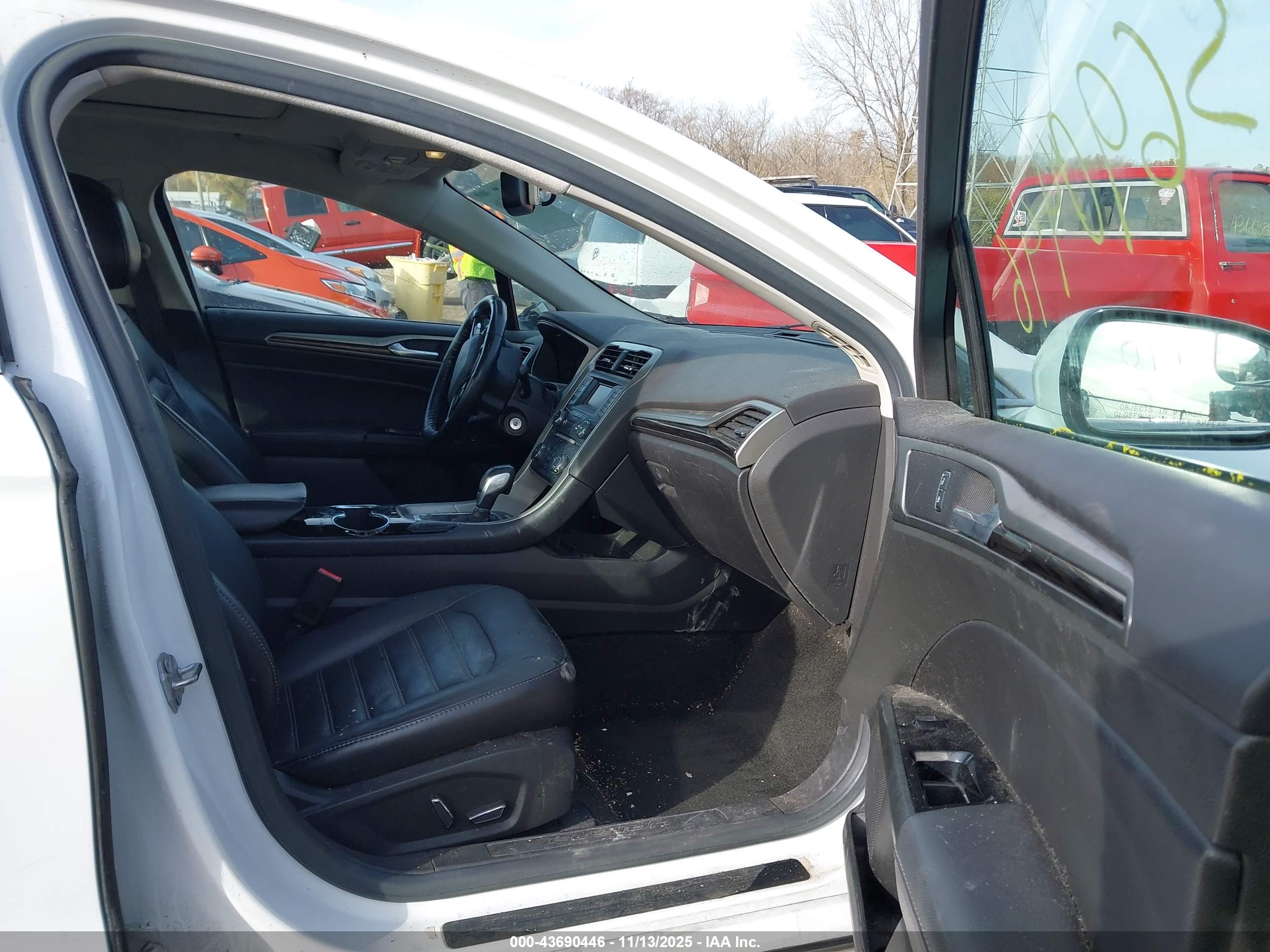 FORD FUSION image 5