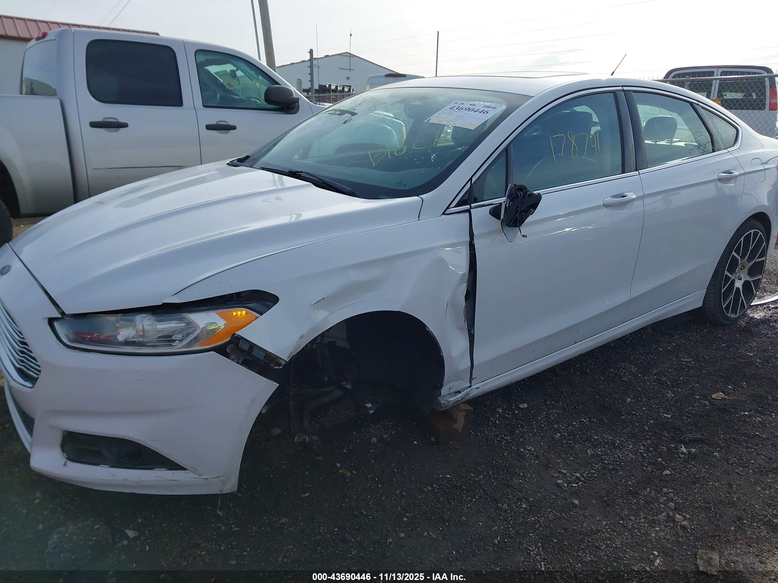 FORD FUSION image 6
