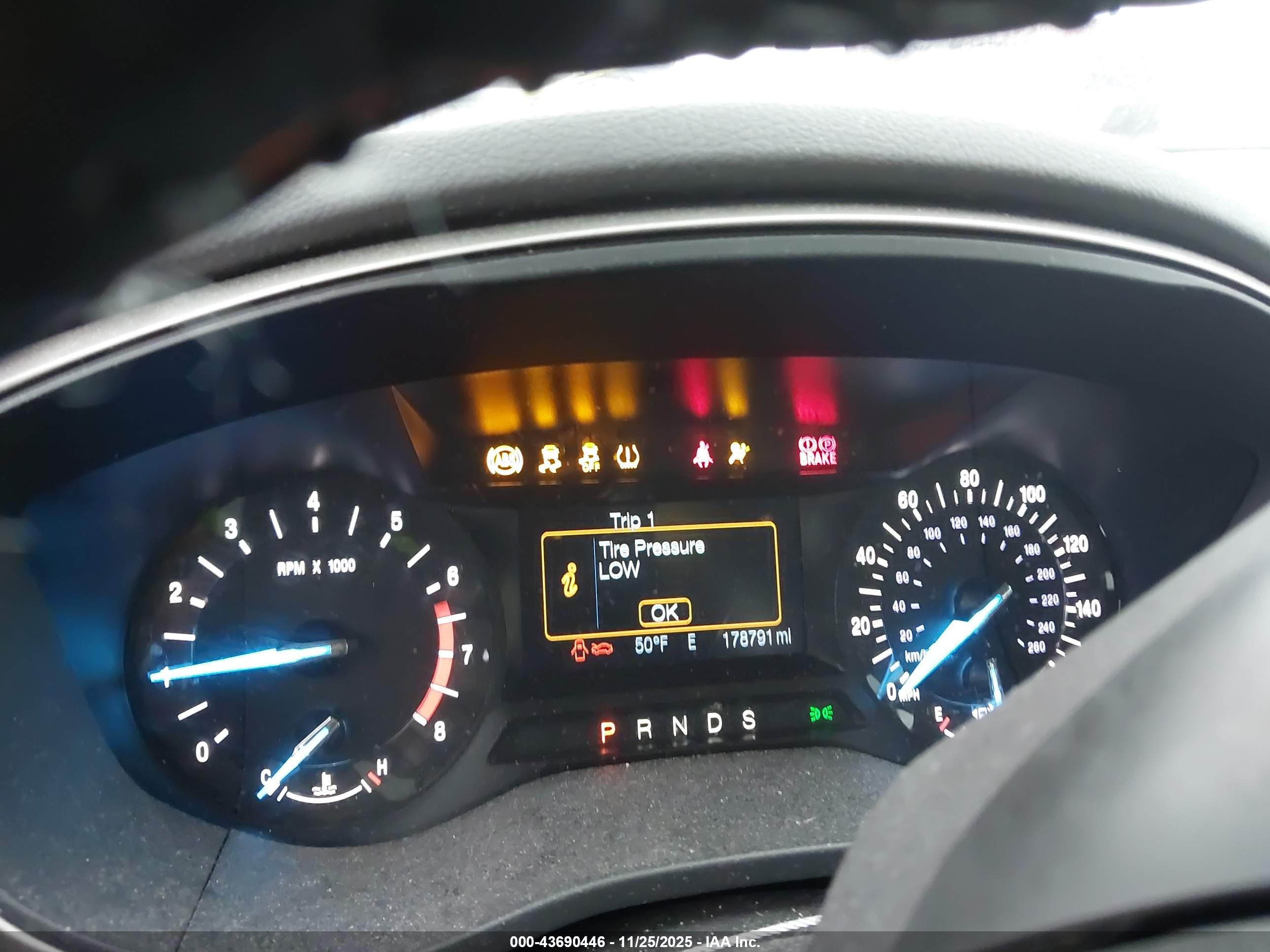 FORD FUSION image 7