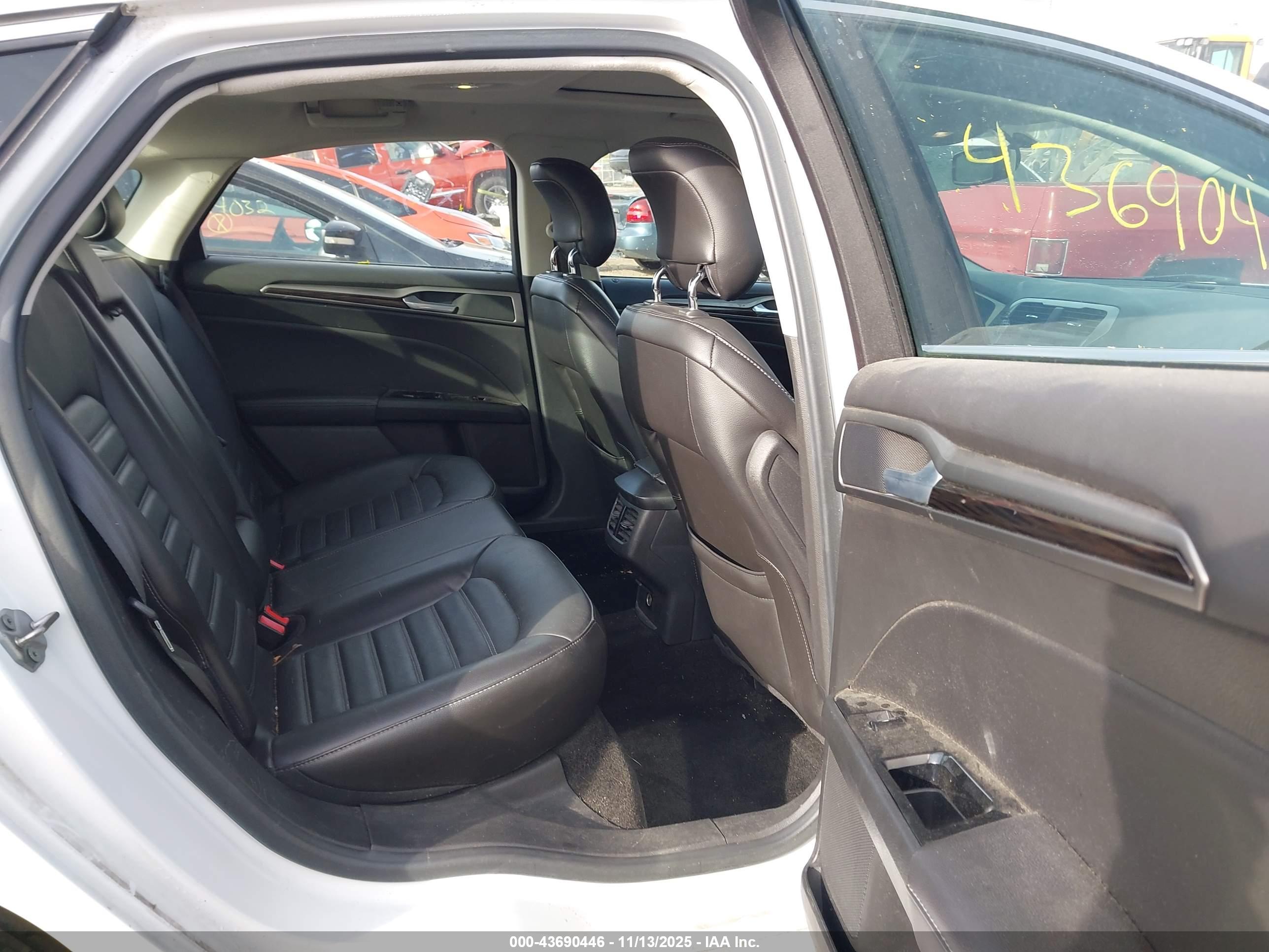 FORD FUSION image 8