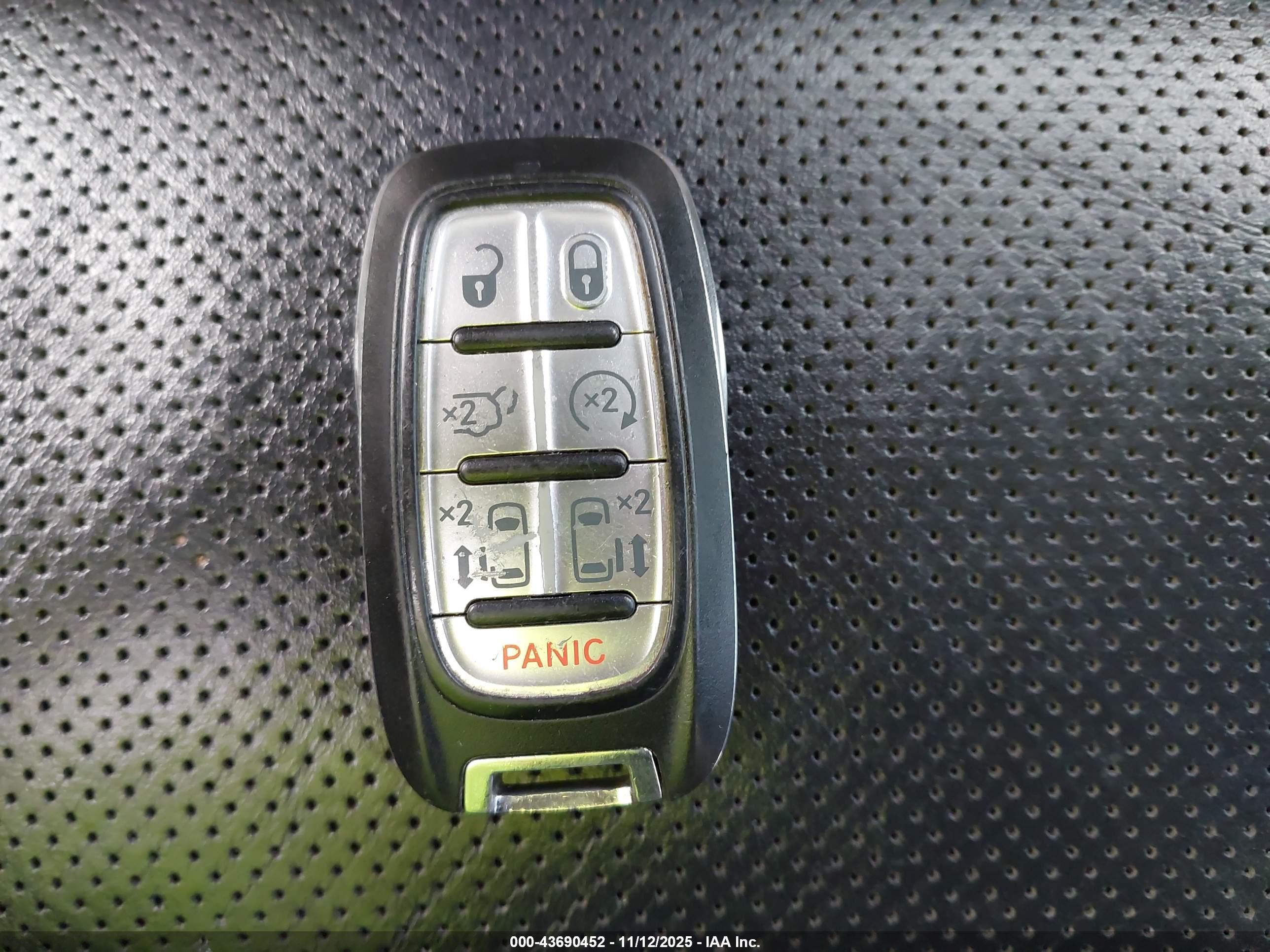 CHRYSLER PACIFICA image 11