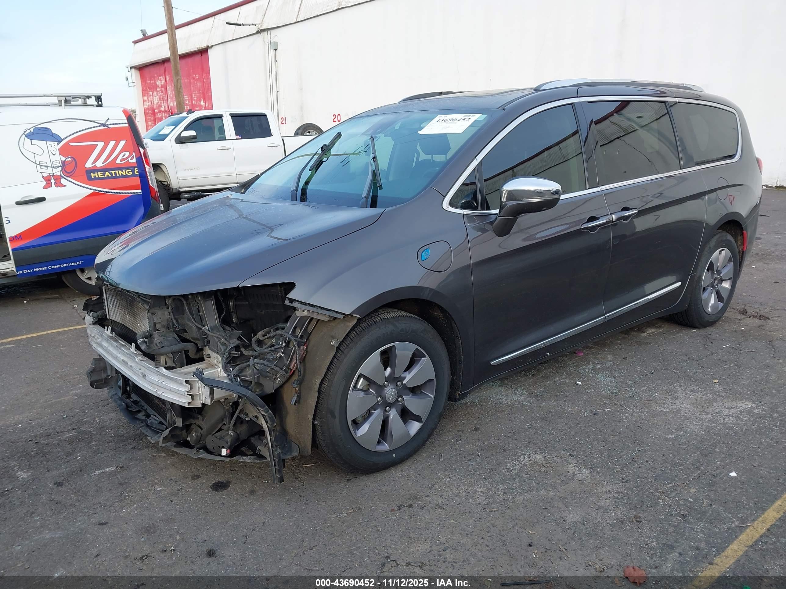 CHRYSLER PACIFICA image 2