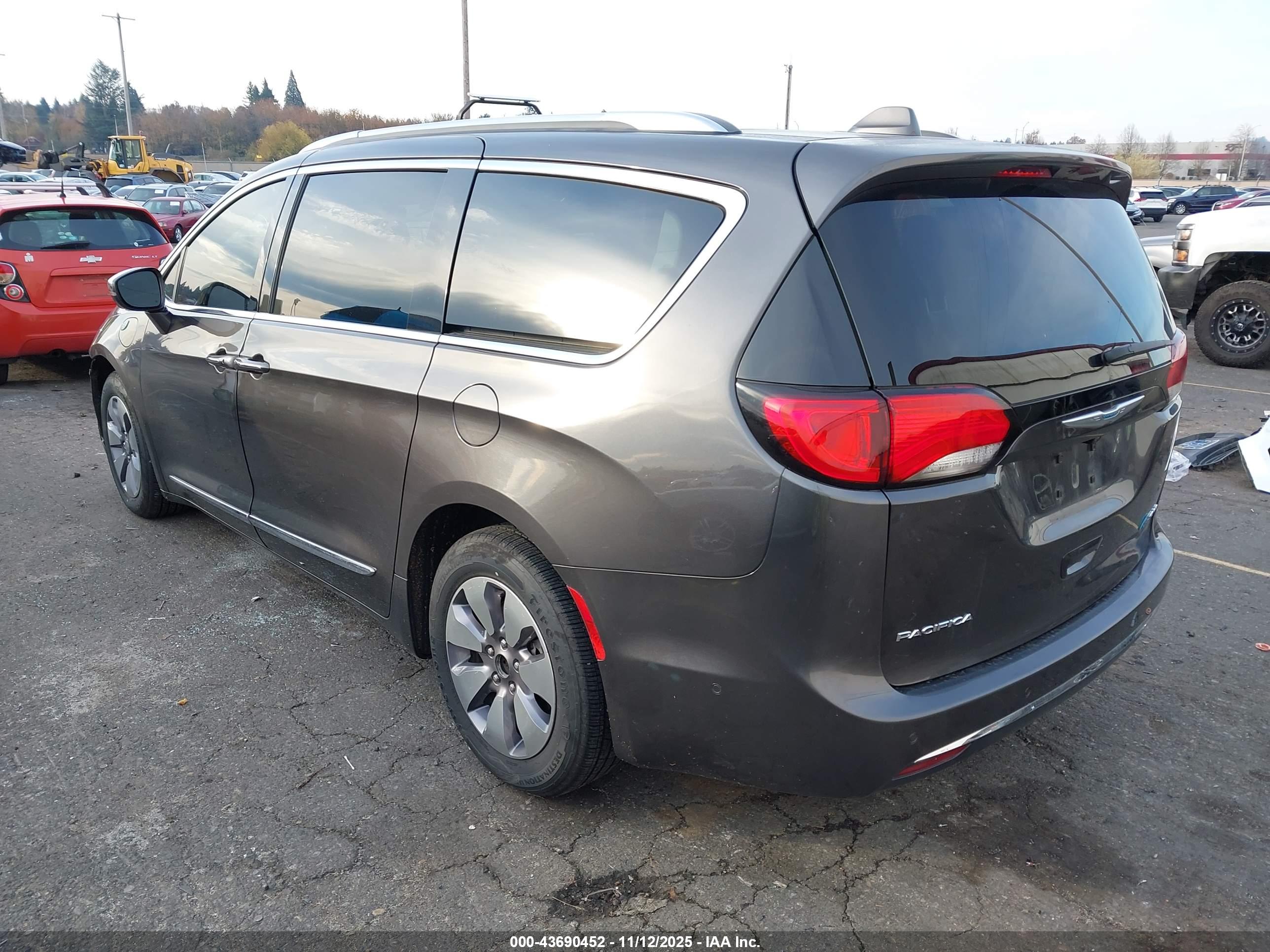 CHRYSLER PACIFICA image 3